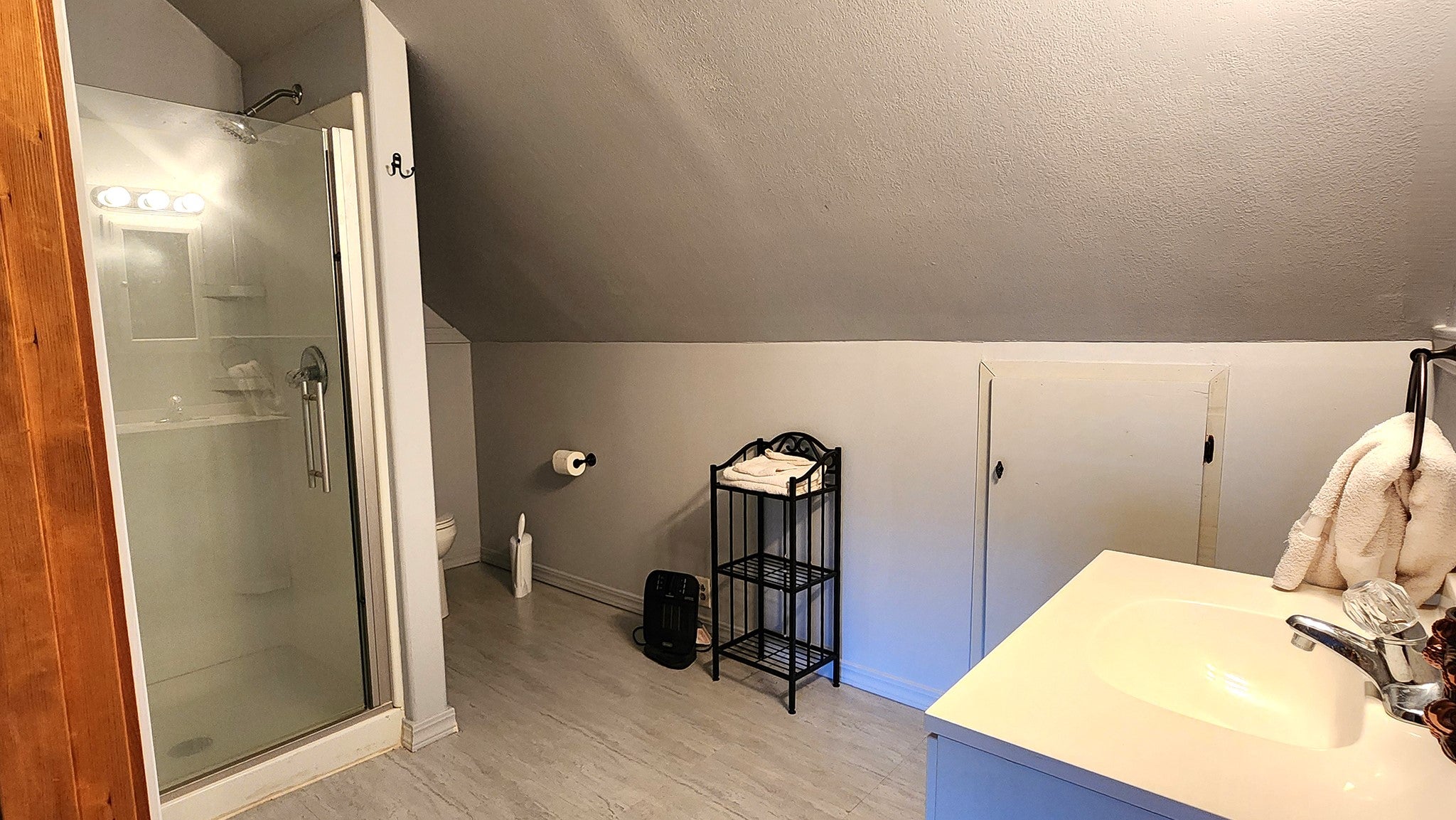 Bigfork, Montana, 59911, United States, ,2 BathroomsBathrooms,Residential,Active,1769754