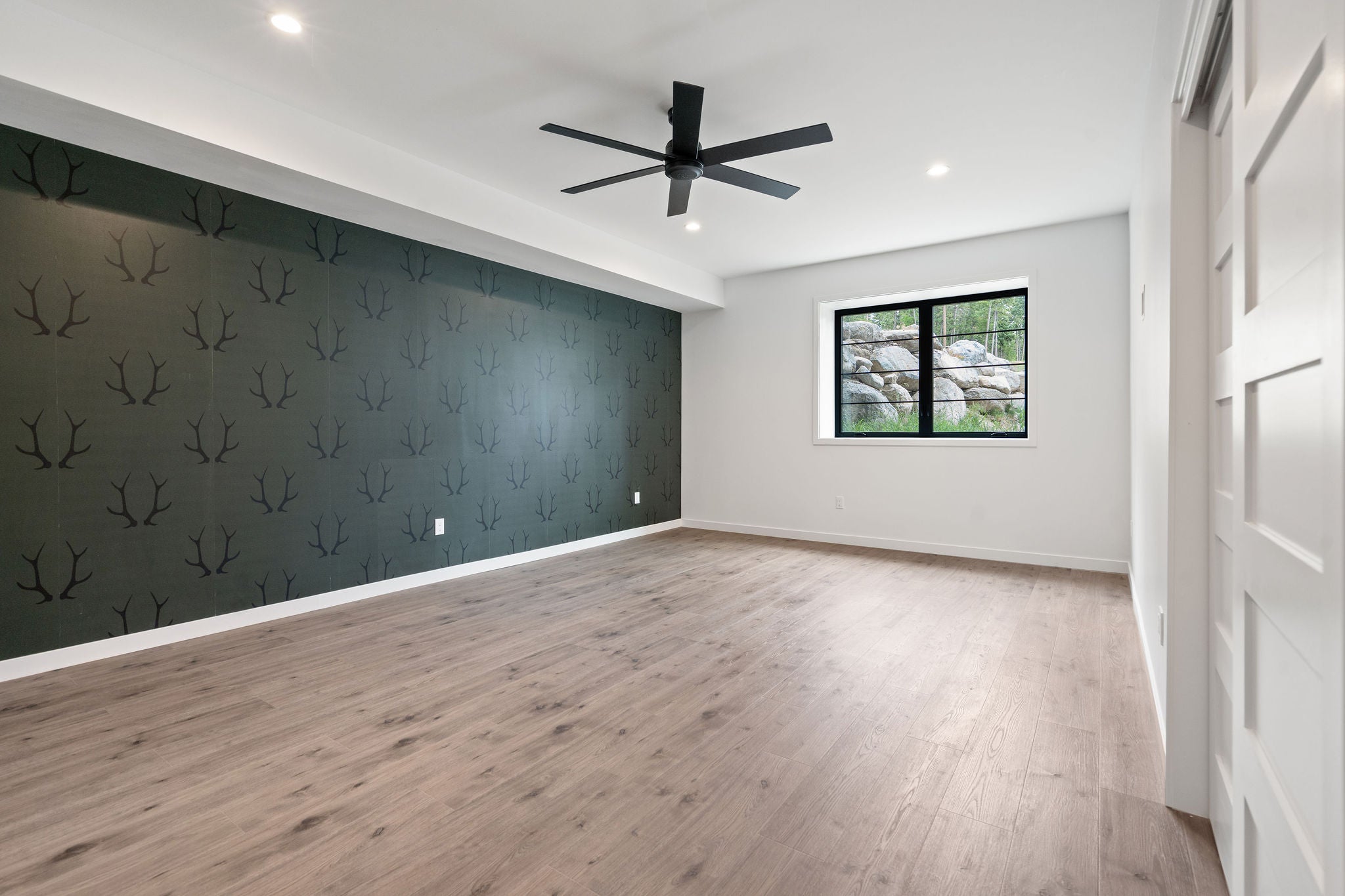 Lakeside, Montana, 59922, United States, 4 Bedrooms Bedrooms, ,4 BathroomsBathrooms,Residential,Active,1914632