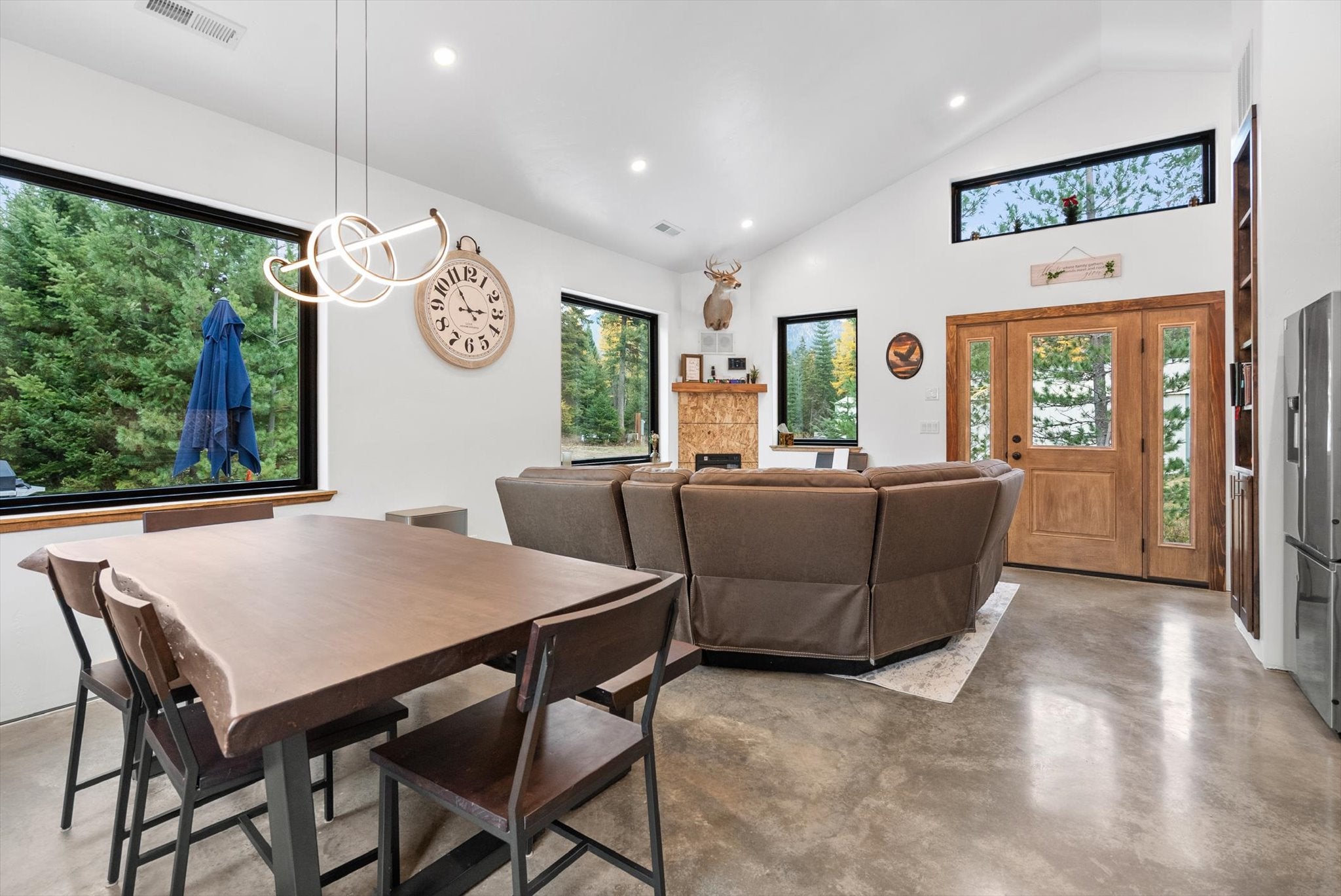 Kalispell, Montana, 59901, United States, 6 Bedrooms Bedrooms, ,5 BathroomsBathrooms,Residential,Active,1990648