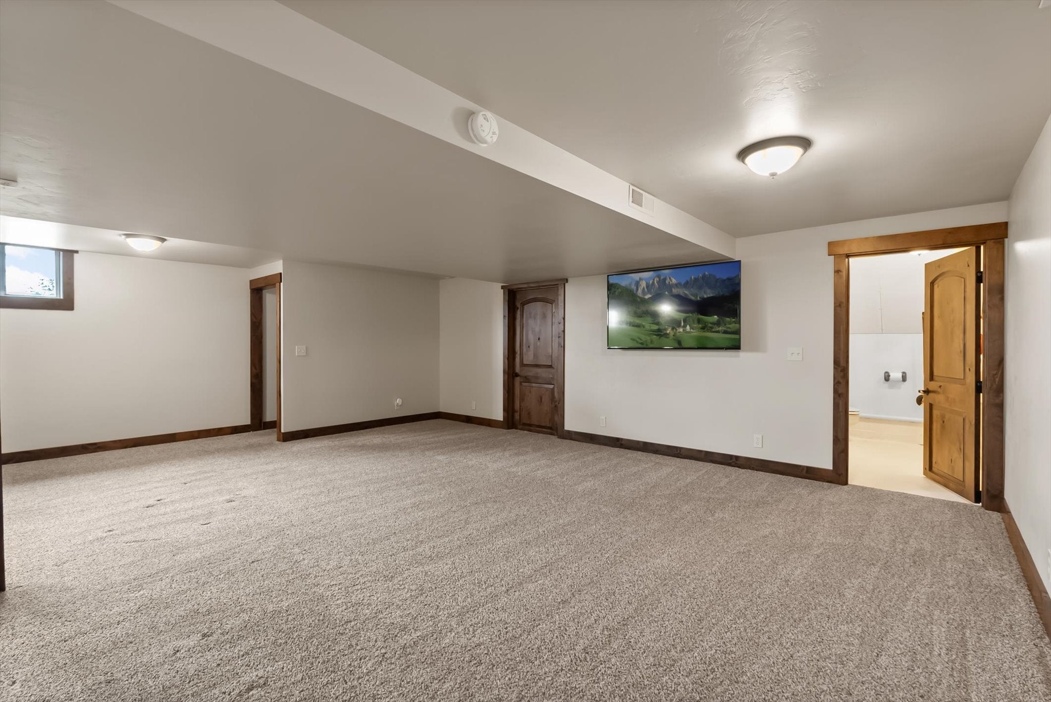 Columbia Falls, Montana, 59912, United States, 5 Bedrooms Bedrooms, ,3 BathroomsBathrooms,Residential,Active,1986898