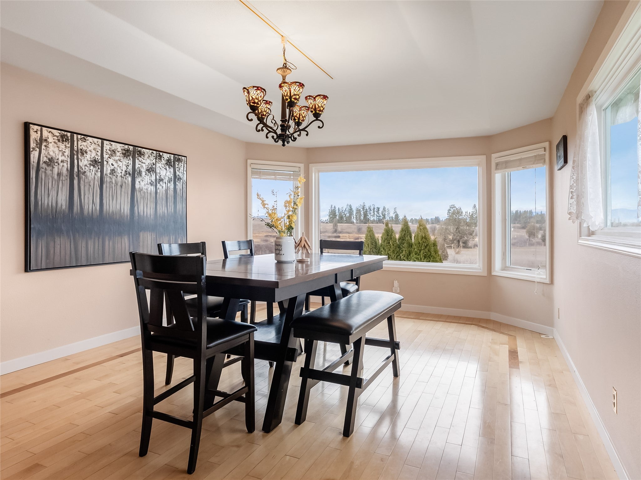 Kalispell, Montana, 59901, United States, 5 Bedrooms Bedrooms, ,4 BathroomsBathrooms,Residential,Active,1994970