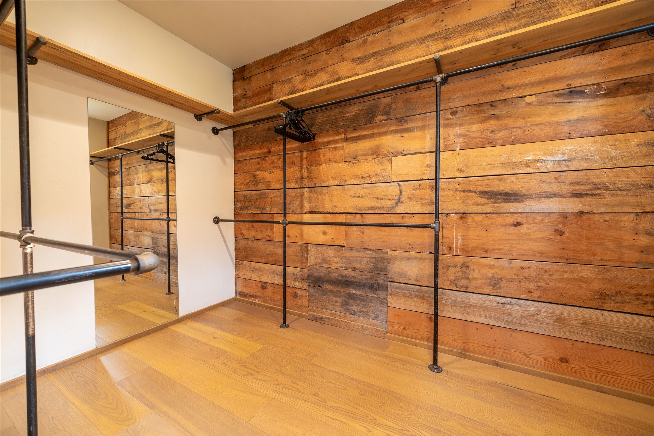 Kalispell, Montana, 59901, United States, 5 Bedrooms Bedrooms, ,4 BathroomsBathrooms,Residential,Active,1952460