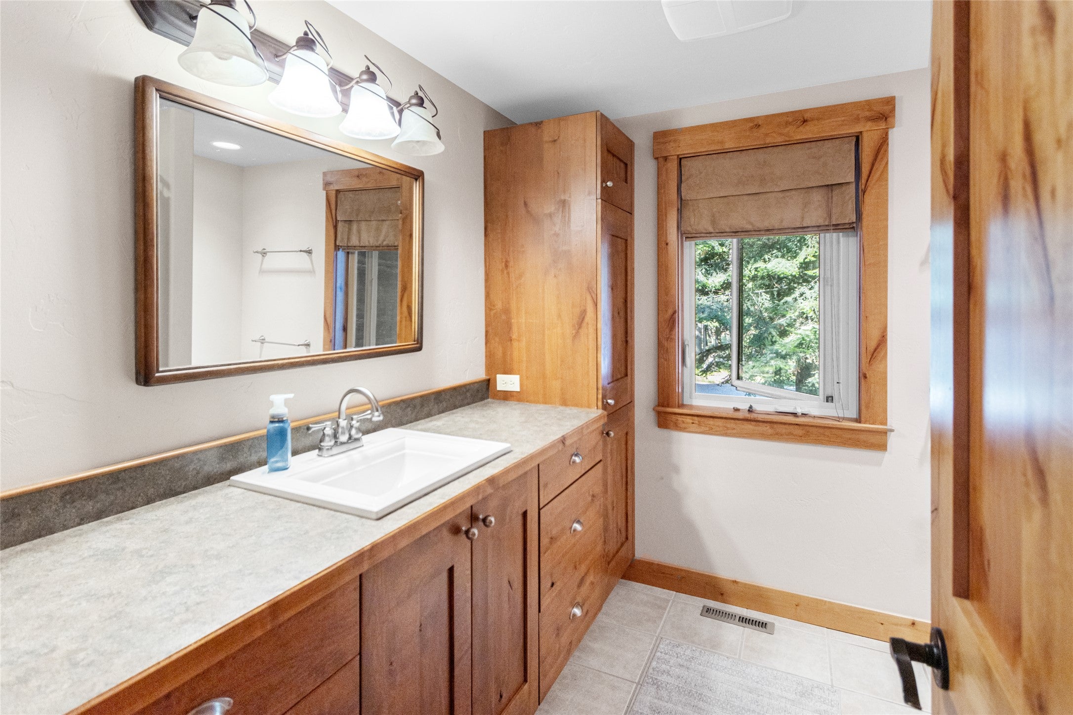 Bigfork, Montana, 59911, United States, 4 Bedrooms Bedrooms, ,2 BathroomsBathrooms,Residential,Active,1914637