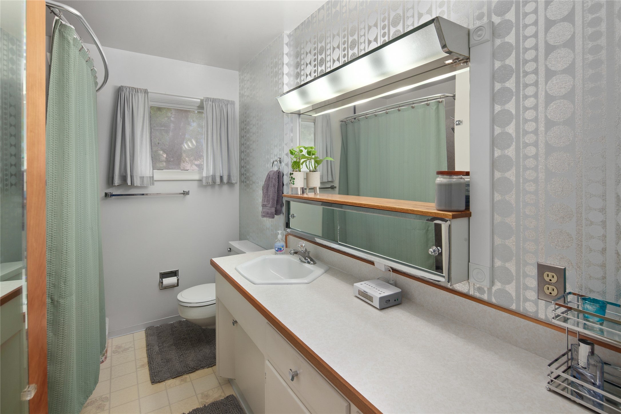 Columbia Falls, Montana, 59912, United States, 14 Bedrooms Bedrooms, ,8 BathroomsBathrooms,Residential,Active,1970926