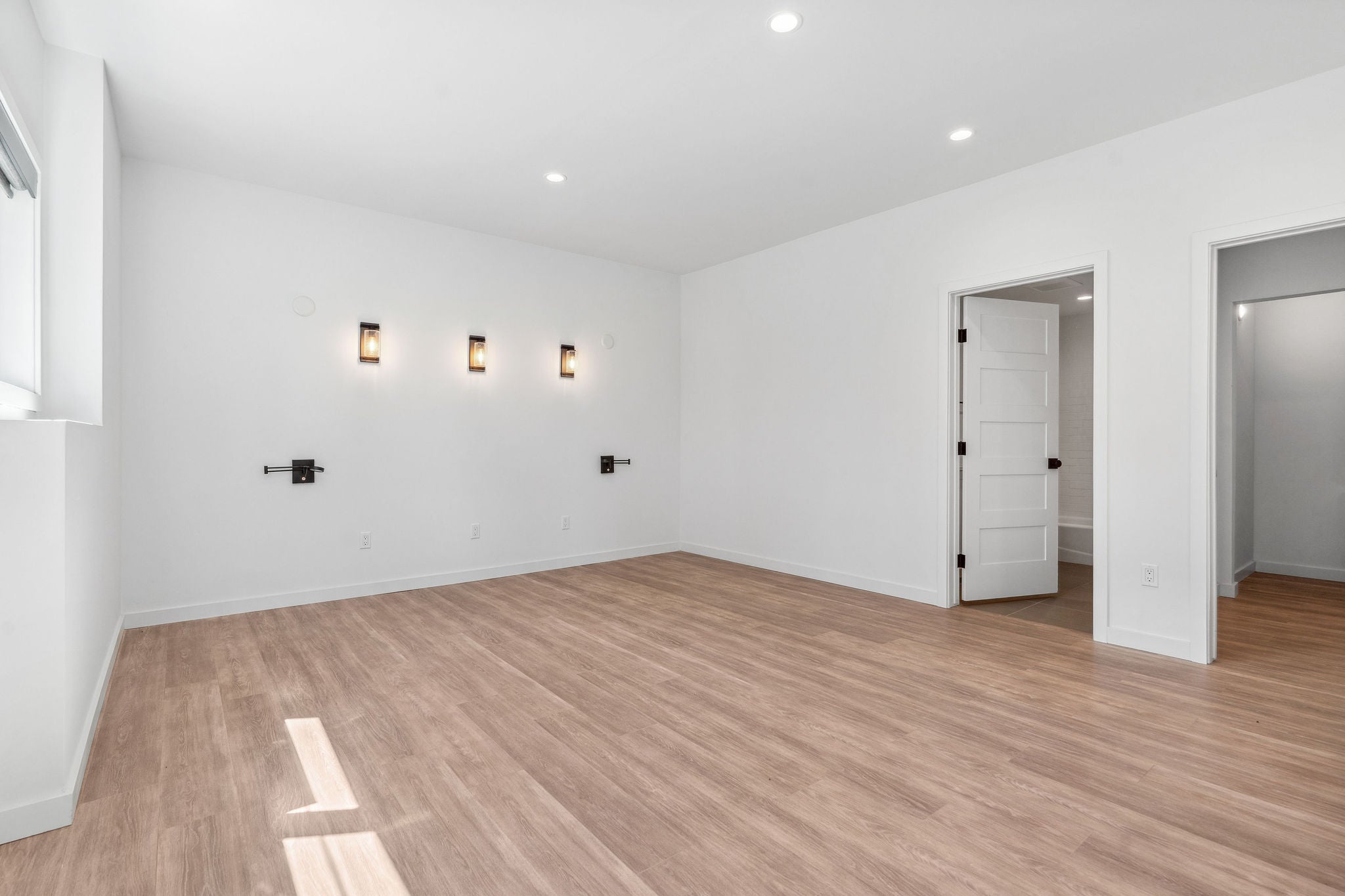 Lakeside, Montana, 59922, United States, 6 Bedrooms Bedrooms, ,5 BathroomsBathrooms,Residential,Active,1832319