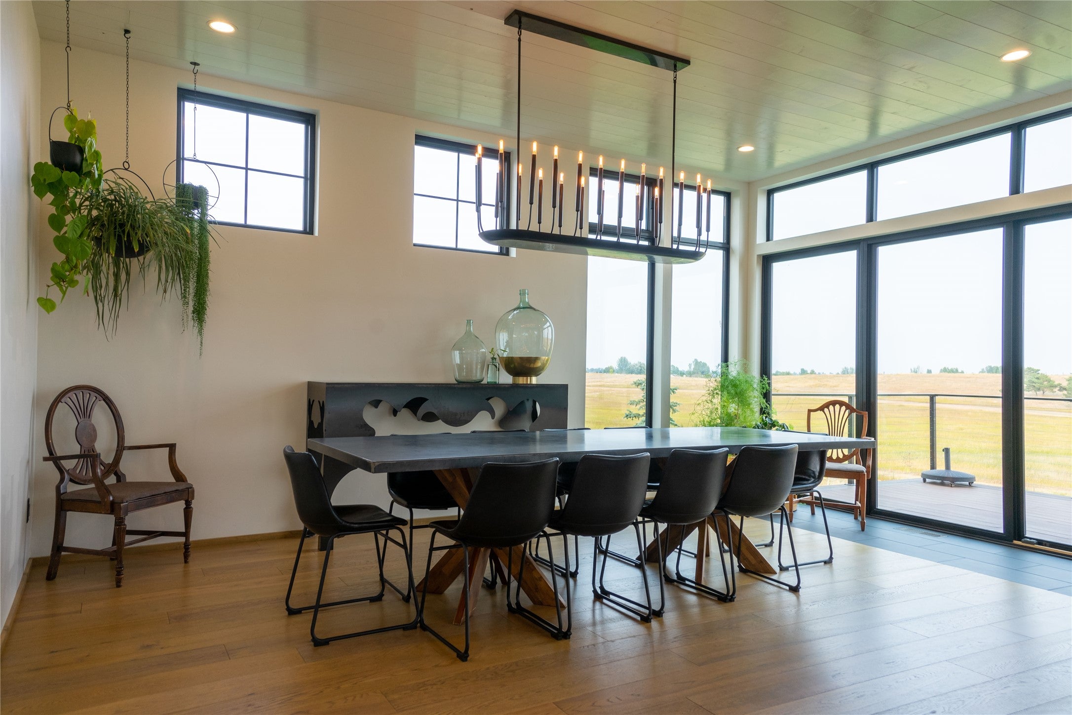 Kalispell, Montana, 59901, United States, 5 Bedrooms Bedrooms, ,4 BathroomsBathrooms,Residential,Active,1952460