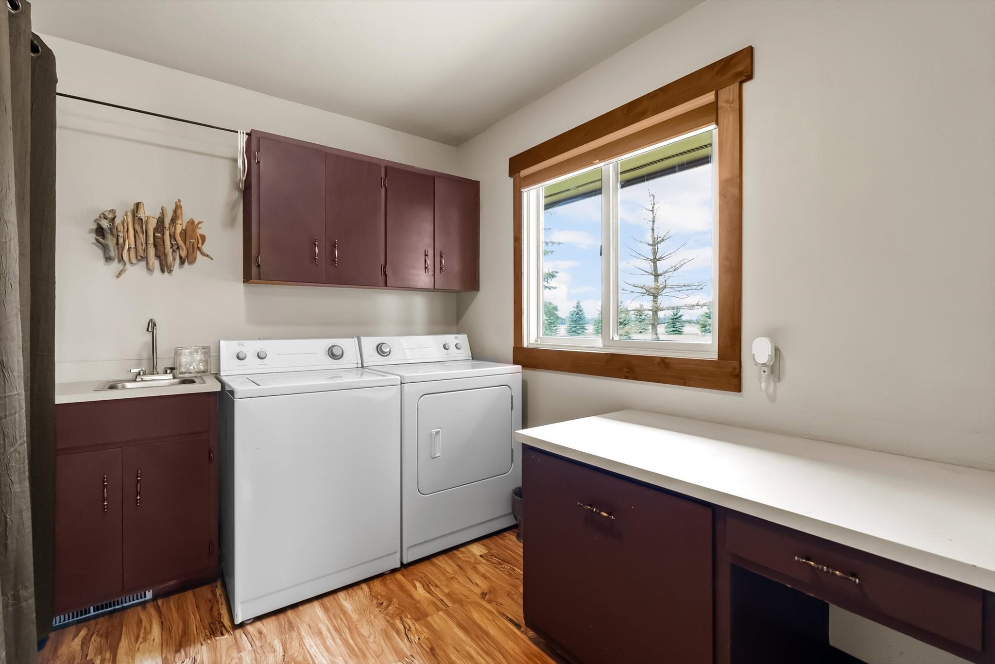 Columbia Falls, Montana, 59912, United States, 5 Bedrooms Bedrooms, ,3 BathroomsBathrooms,Residential,Active,1986898