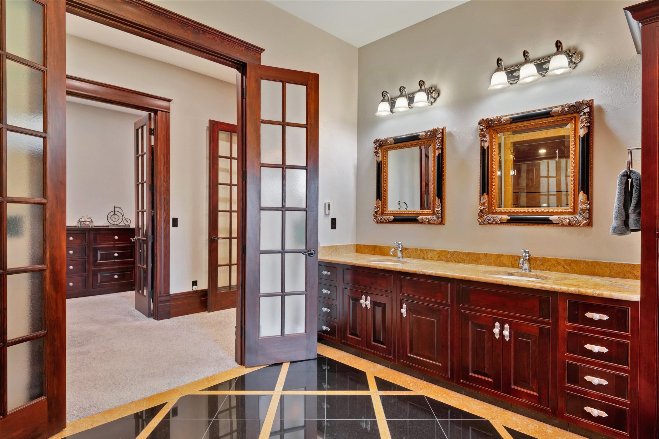 Missoula, Montana, 59802, United States, 5 Bedrooms Bedrooms, ,6 BathroomsBathrooms,Residential,Active,1753892