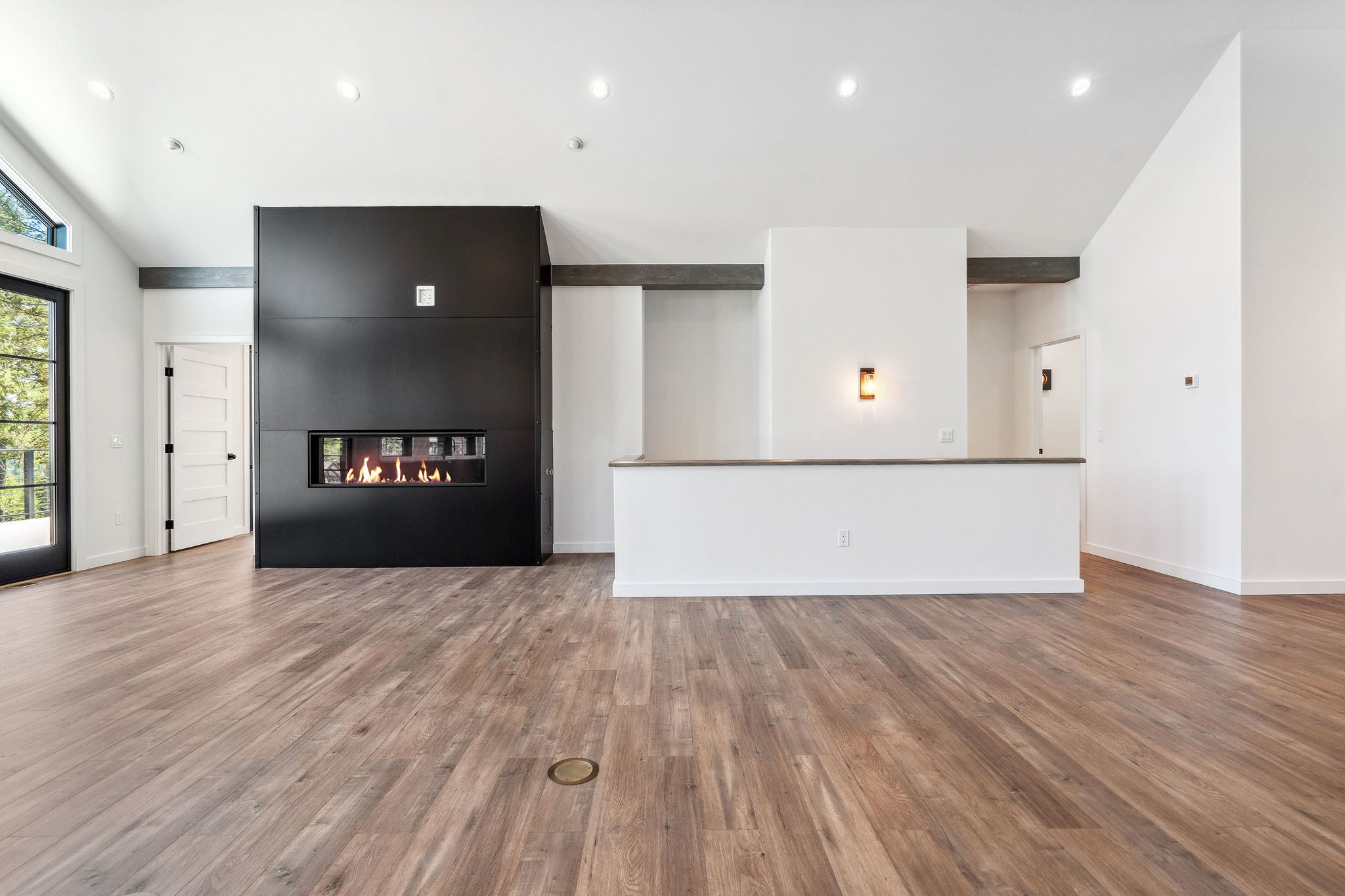 Lakeside, Montana, 59922, United States, 6 Bedrooms Bedrooms, ,5 BathroomsBathrooms,Residential,Active,1832319