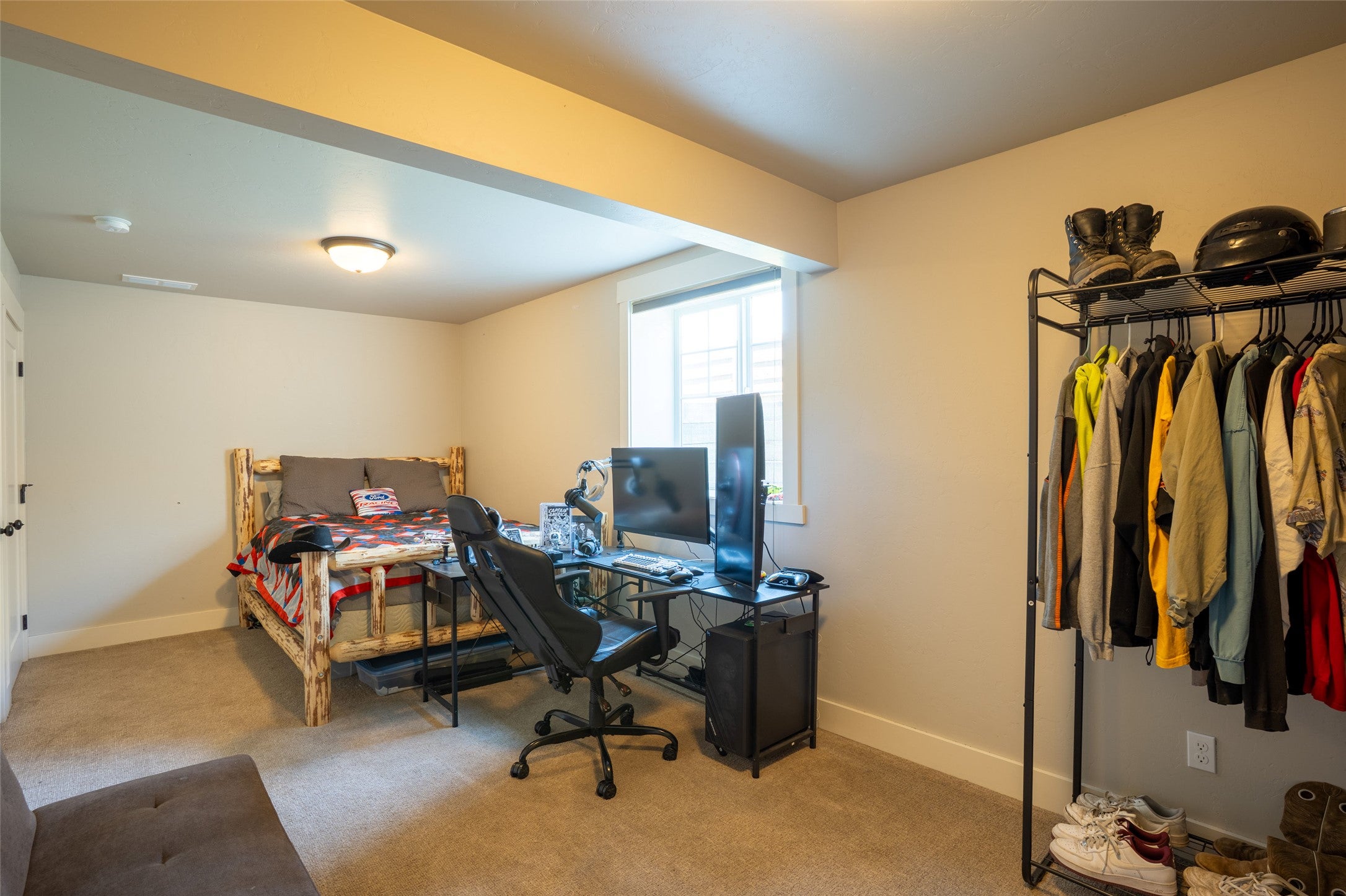 Kalispell, Montana, 59901, United States, 5 Bedrooms Bedrooms, ,3 BathroomsBathrooms,Residential,Active,1880177