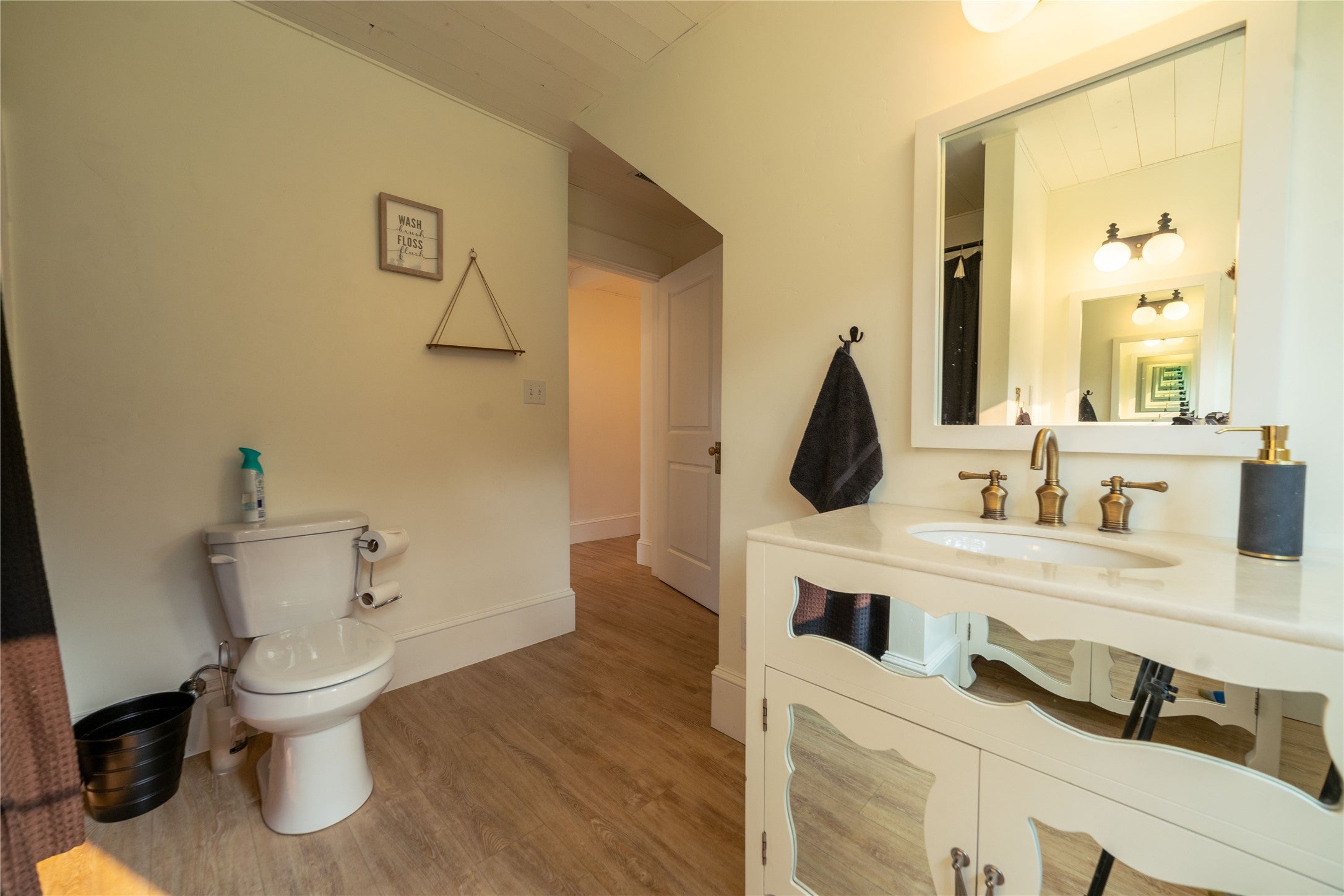 Kalispell, Montana, 59901, United States, 5 Bedrooms Bedrooms, ,4 BathroomsBathrooms,Residential,Active,1952460