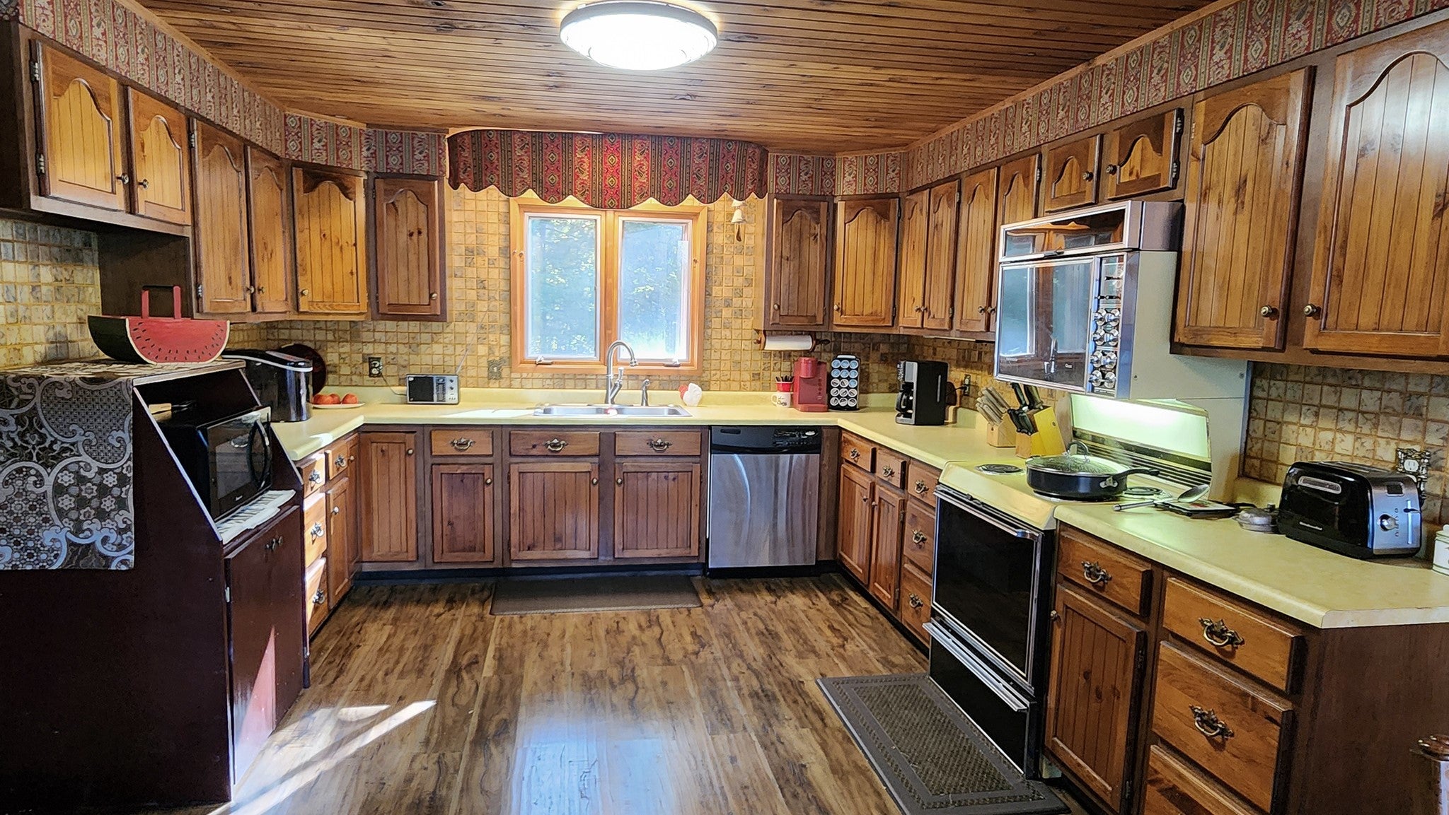 Bigfork, Montana, 59911, United States, ,2 BathroomsBathrooms,Residential,Active,1769754