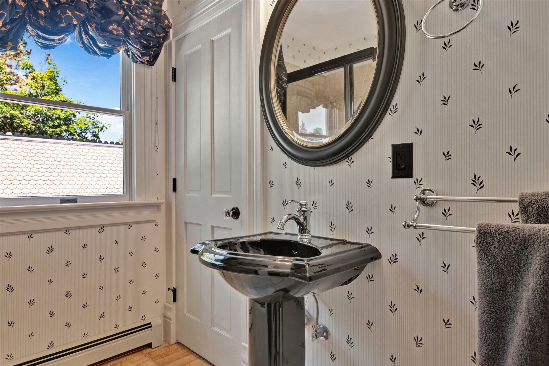 Missoula, Montana, 59802, United States, 5 Bedrooms Bedrooms, ,6 BathroomsBathrooms,Residential,Active,1753892