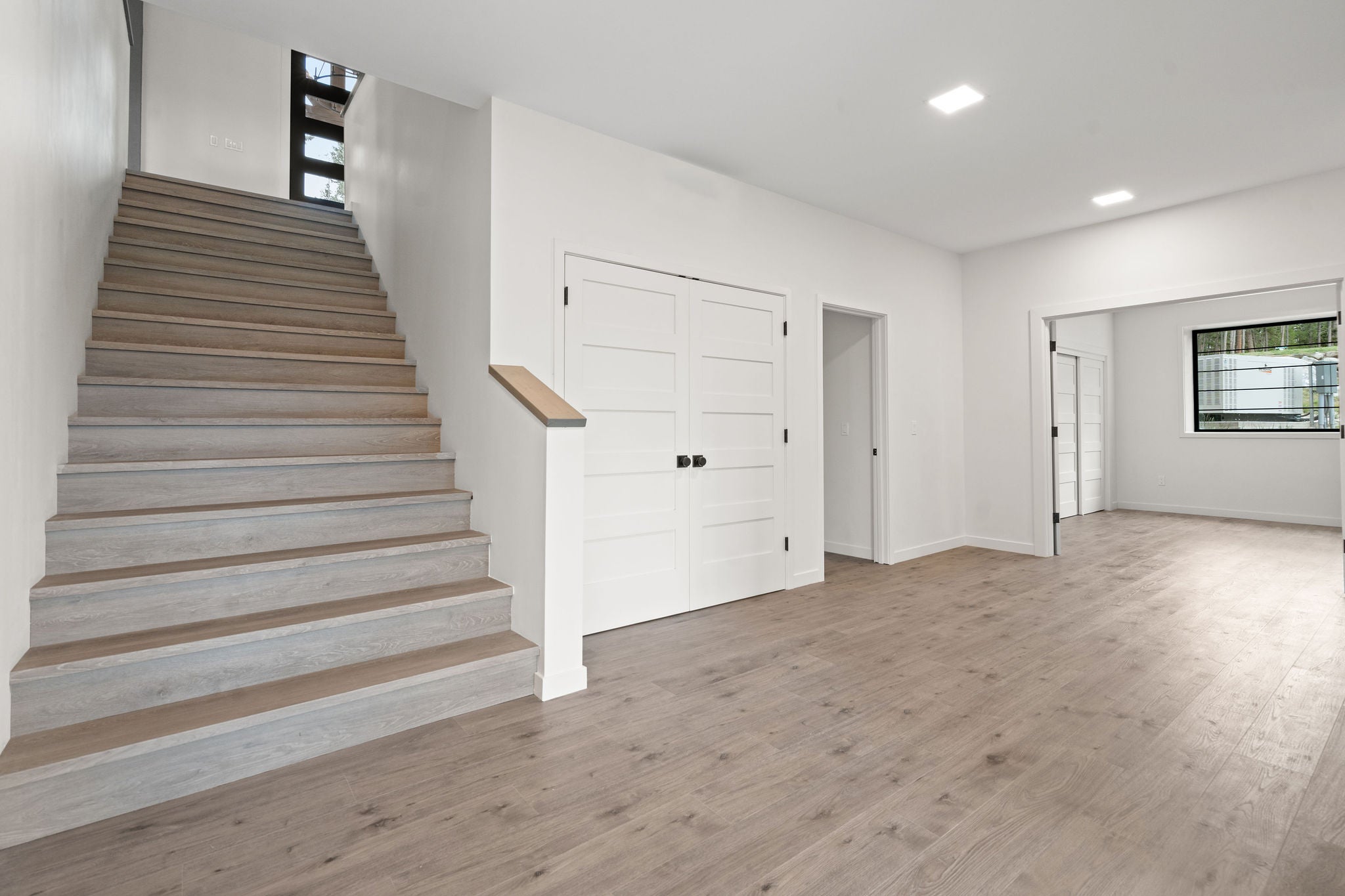 Lakeside, Montana, 59922, United States, 4 Bedrooms Bedrooms, ,4 BathroomsBathrooms,Residential,Active,1914632