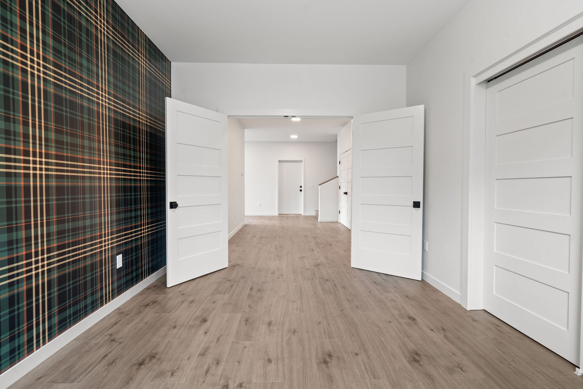 Lakeside, Montana, 59922, United States, 4 Bedrooms Bedrooms, ,4 BathroomsBathrooms,Residential,Active,1914632