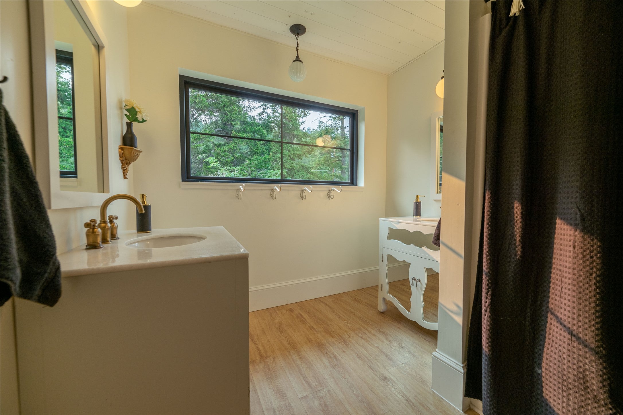 Kalispell, Montana, 59901, United States, 5 Bedrooms Bedrooms, ,4 BathroomsBathrooms,Residential,Active,1952460