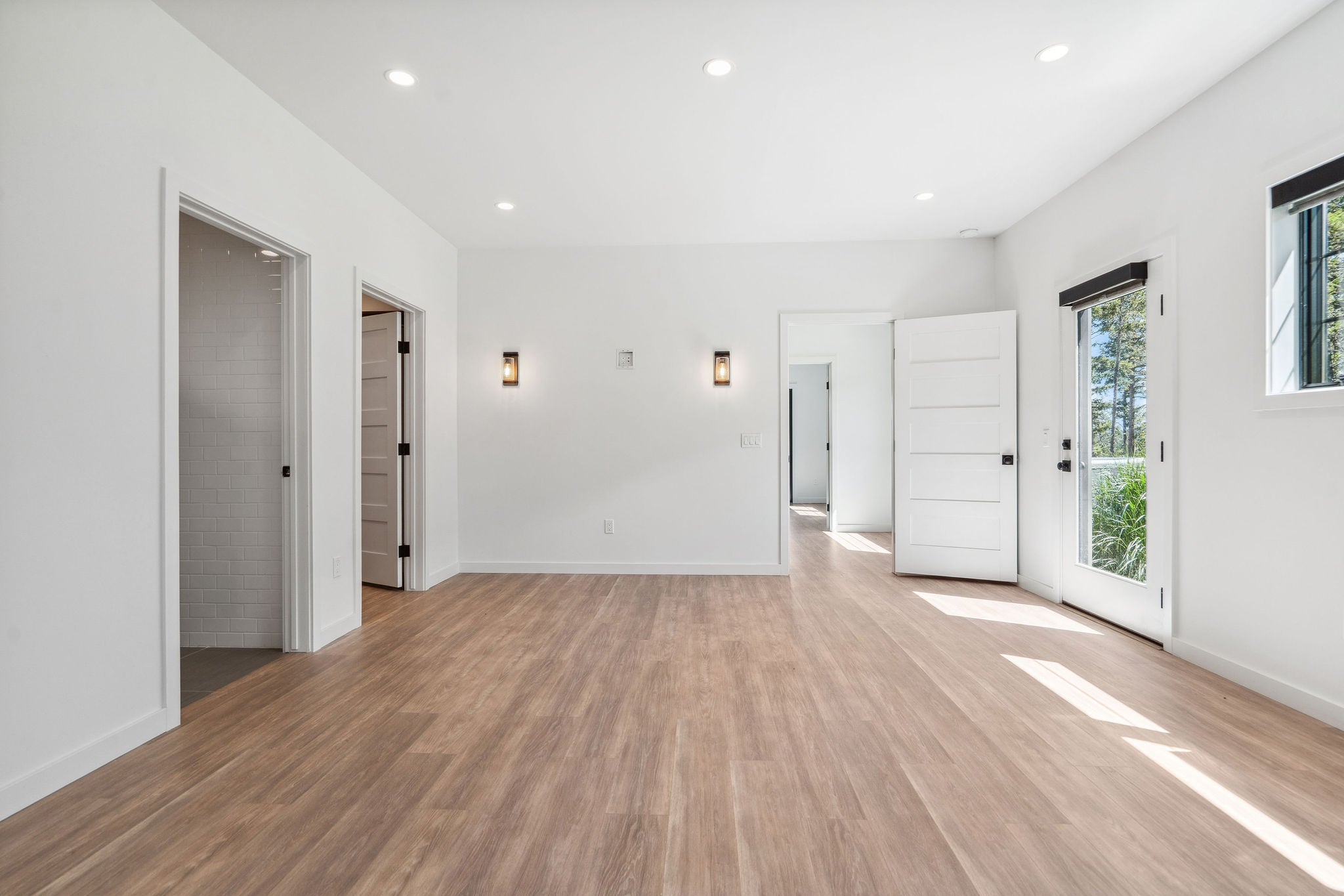 Lakeside, Montana, 59922, United States, 6 Bedrooms Bedrooms, ,5 BathroomsBathrooms,Residential,Active,1832319