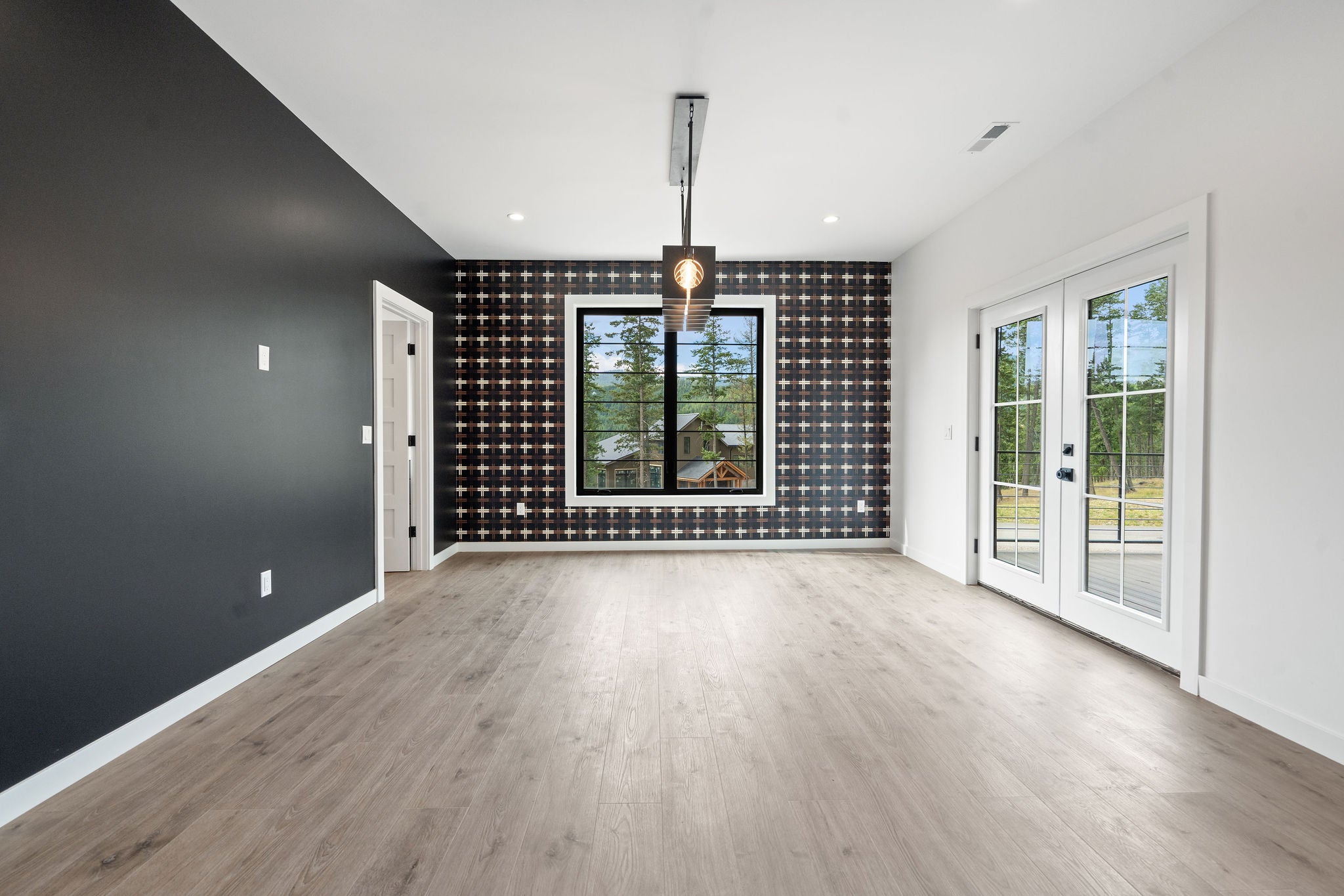 Lakeside, Montana, 59922, United States, 4 Bedrooms Bedrooms, ,4 BathroomsBathrooms,Residential,Active,1914632