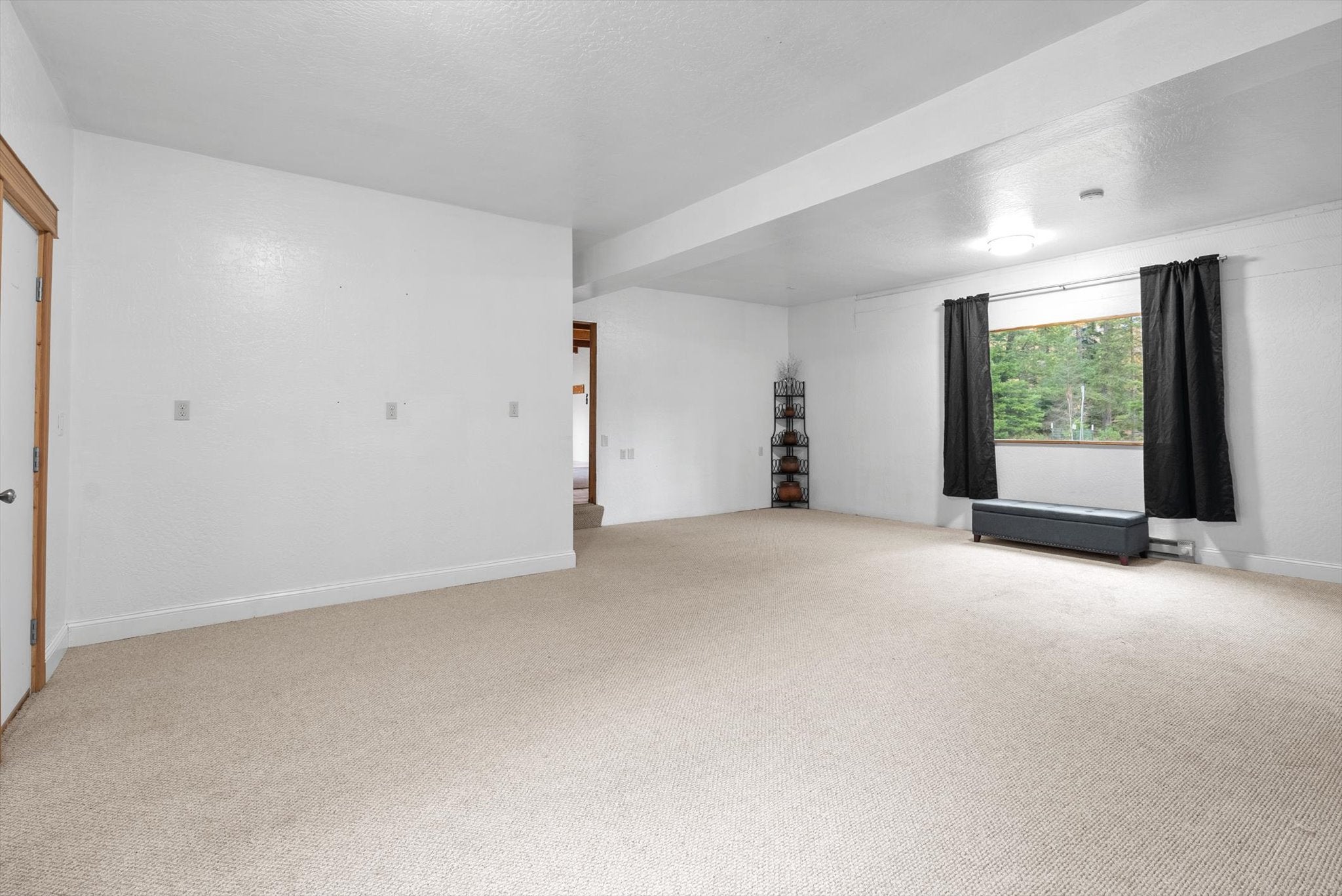 Kalispell, Montana, 59901, United States, 6 Bedrooms Bedrooms, ,5 BathroomsBathrooms,Residential,Active,1990648