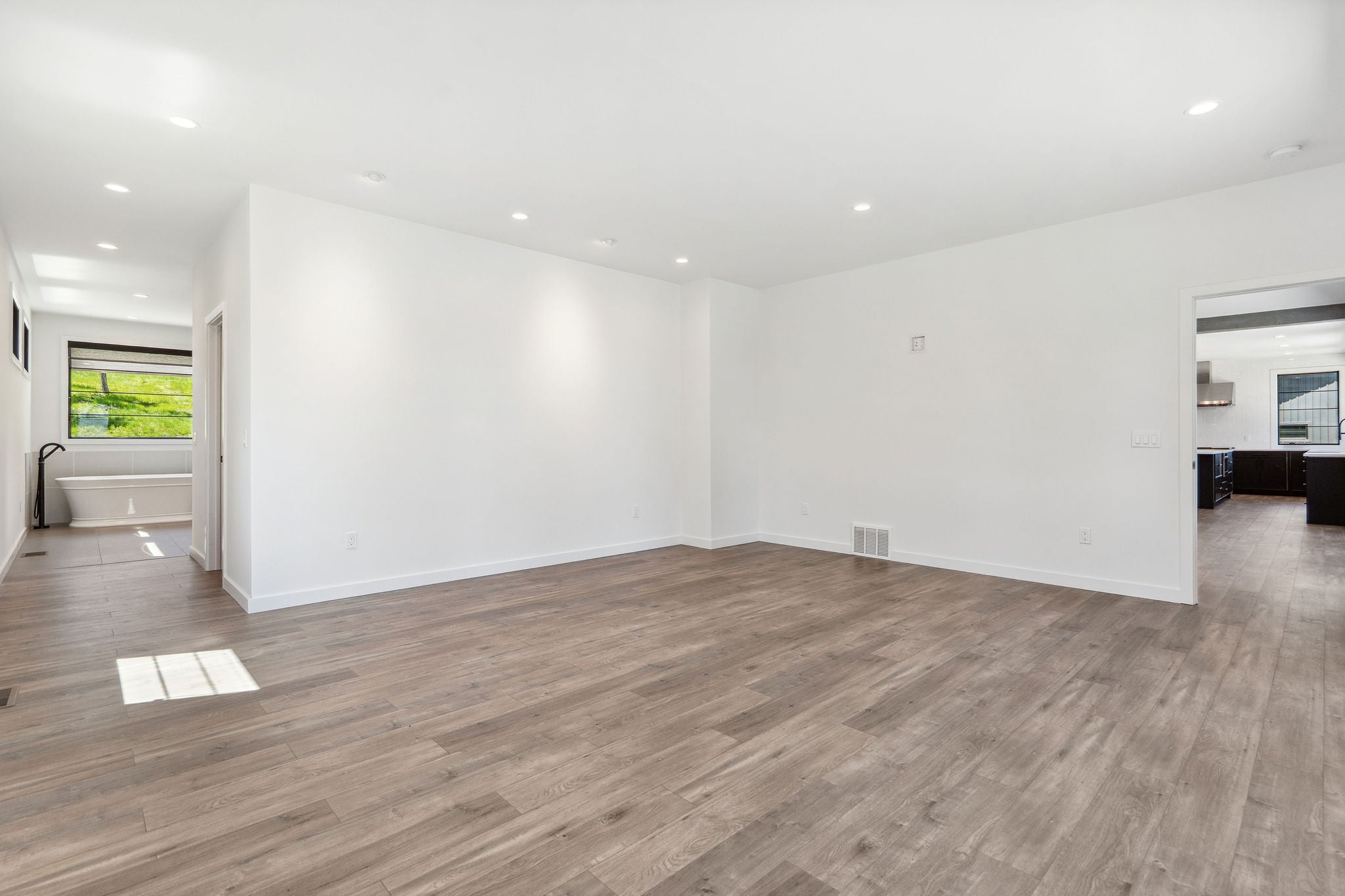 Lakeside, Montana, 59922, United States, 6 Bedrooms Bedrooms, ,5 BathroomsBathrooms,Residential,Active,1832319