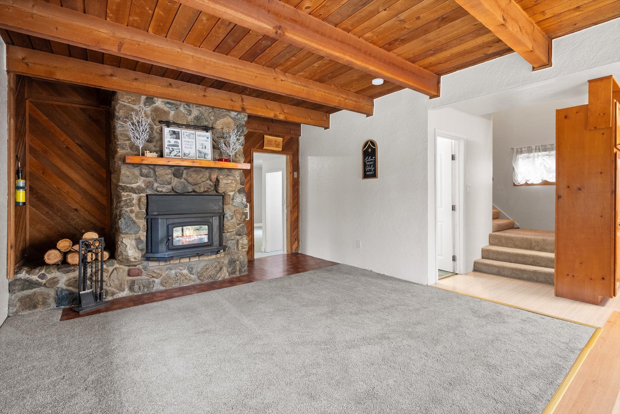 Kalispell, Montana, 59901, United States, 6 Bedrooms Bedrooms, ,5 BathroomsBathrooms,Residential,Active,1990648