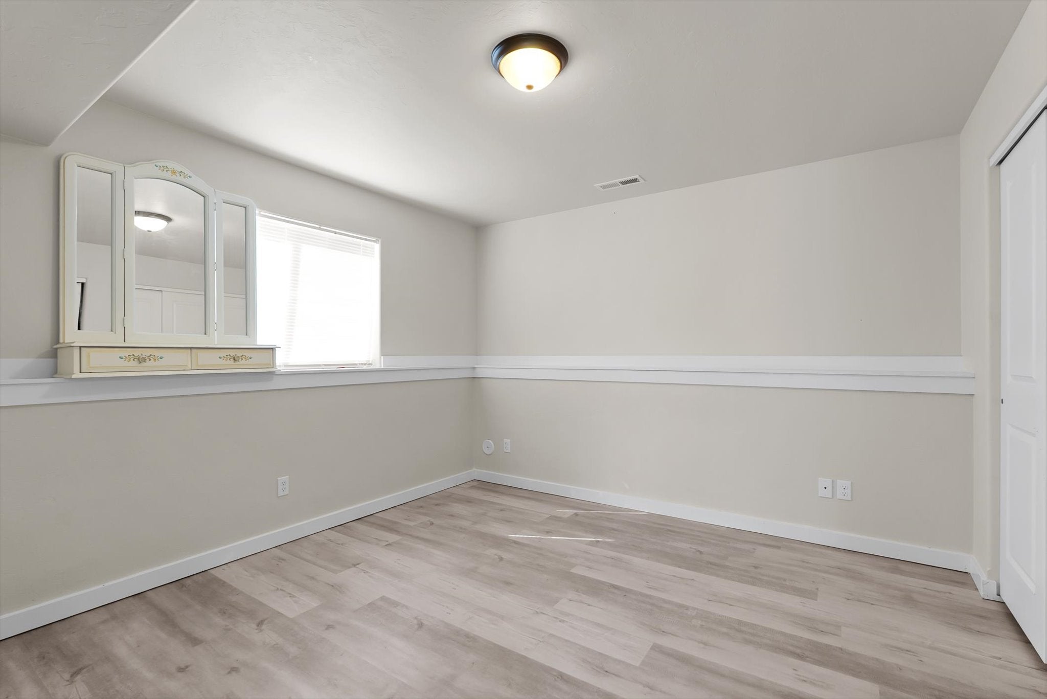 Kalispell, Montana, 59901, United States, 5 Bedrooms Bedrooms, ,3 BathroomsBathrooms,Residential,Active,1945088