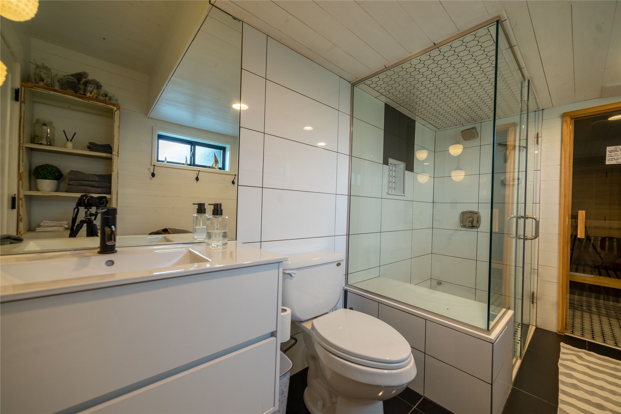 Kalispell, Montana, 59901, United States, 5 Bedrooms Bedrooms, ,4 BathroomsBathrooms,Residential,Active,1952460