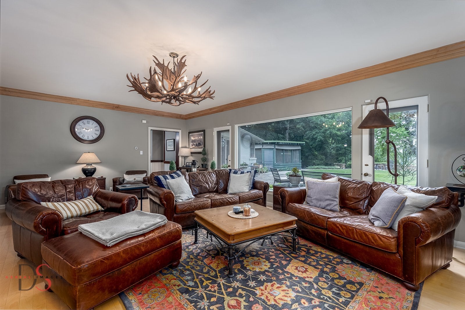 Ottawa, Illinois, 61350, United States, 4 Bedrooms Bedrooms, ,7 BathroomsBathrooms,Residential,Active,1953376