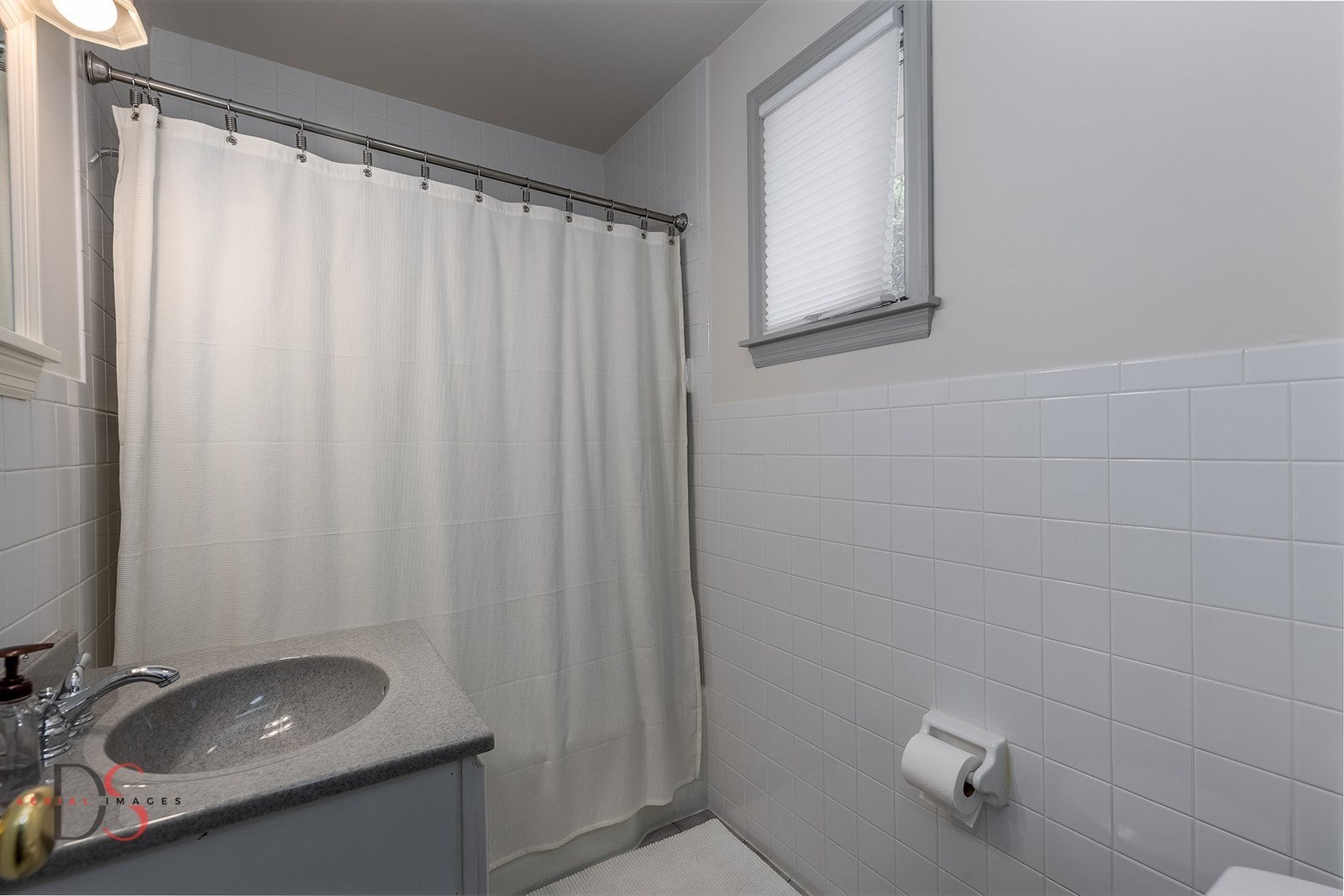 Ottawa, Illinois, 61350, United States, 4 Bedrooms Bedrooms, ,7 BathroomsBathrooms,Residential,Active,1953376