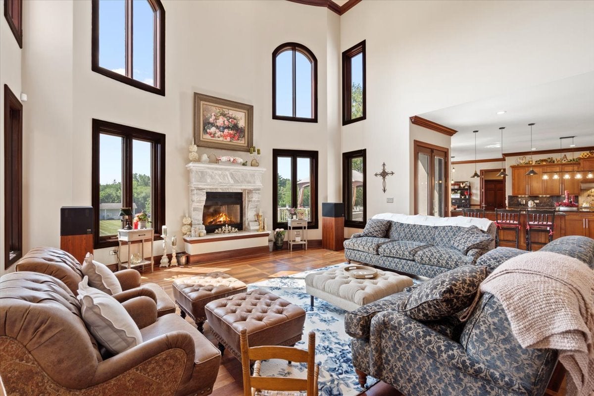 Barrington, Illinois, 60010, United States, 5 Bedrooms Bedrooms, ,7 BathroomsBathrooms,Residential,Active,1914793