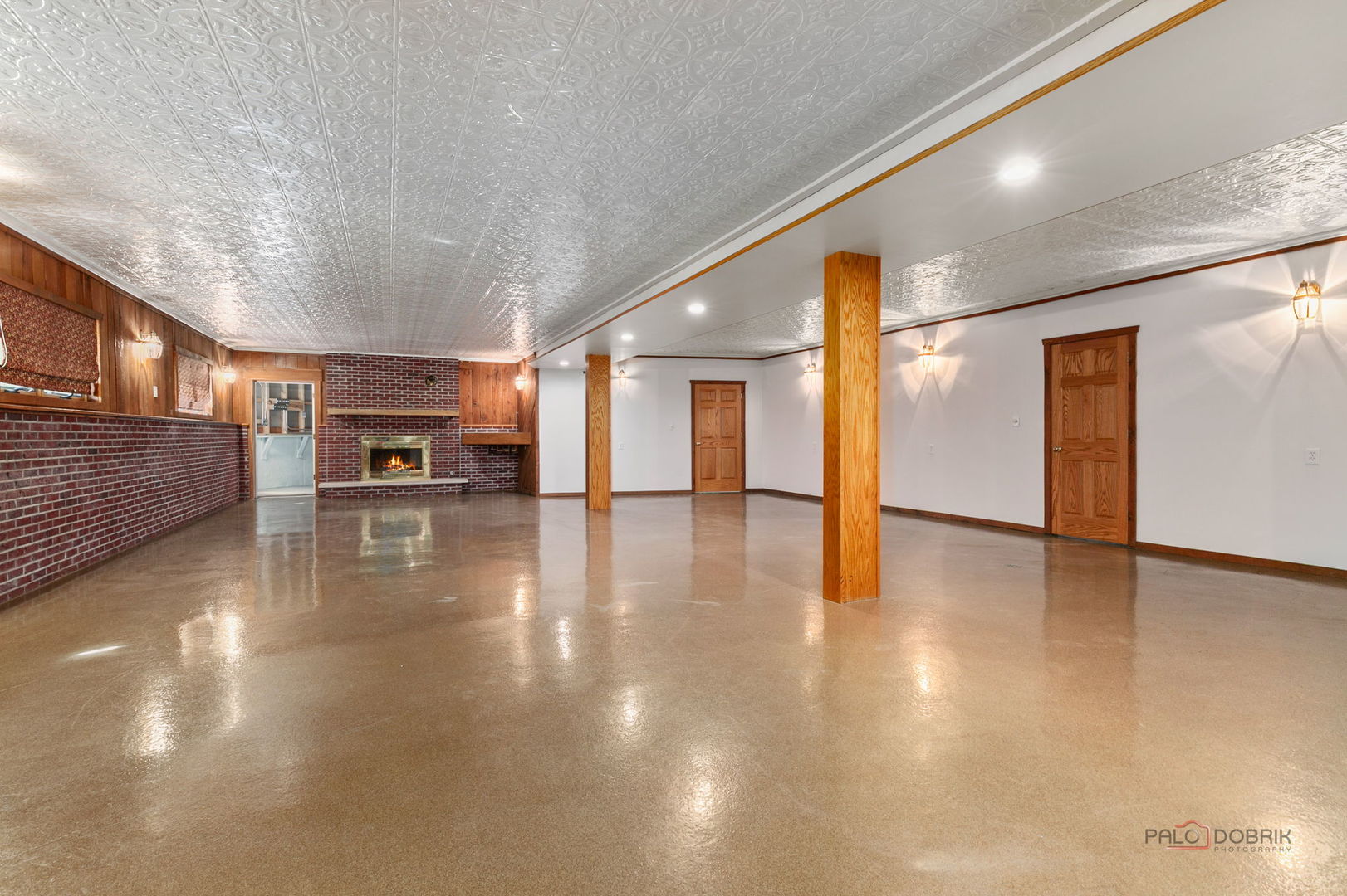 Mundelein, Illinois, 60060, United States, 4 Bedrooms Bedrooms, ,5 BathroomsBathrooms,Residential,Active,1934797