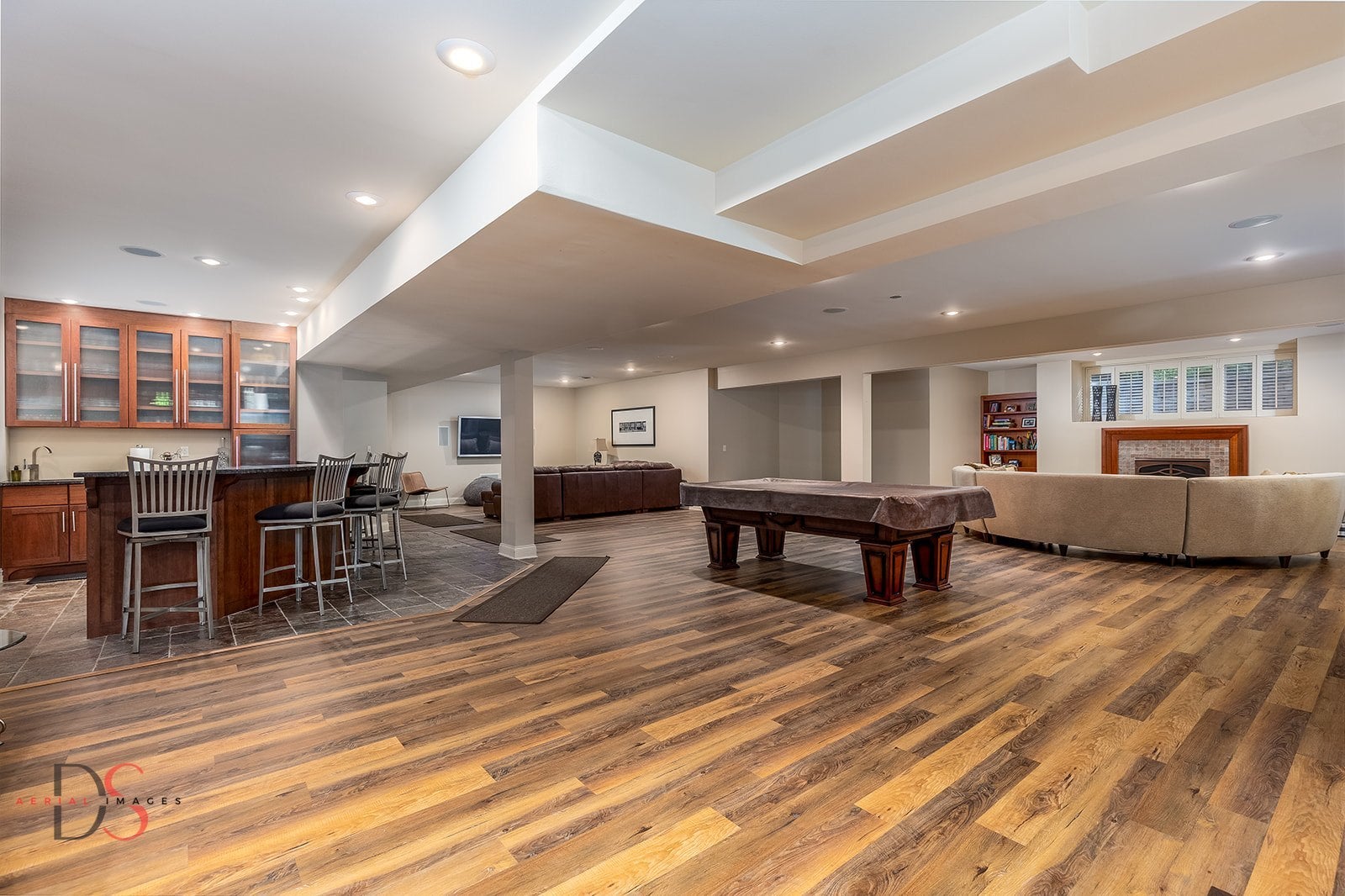 Ottawa, Illinois, 61350, United States, 4 Bedrooms Bedrooms, ,5 BathroomsBathrooms,Residential,Active,1953408