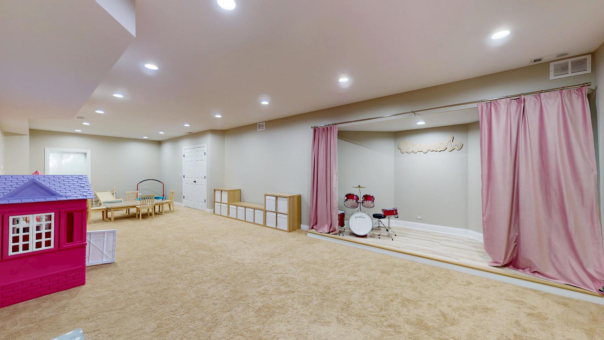 Hawthorn Woods, Illinois, 60047, United States, 5 Bedrooms Bedrooms, ,6 BathroomsBathrooms,Residential,Active,1969669