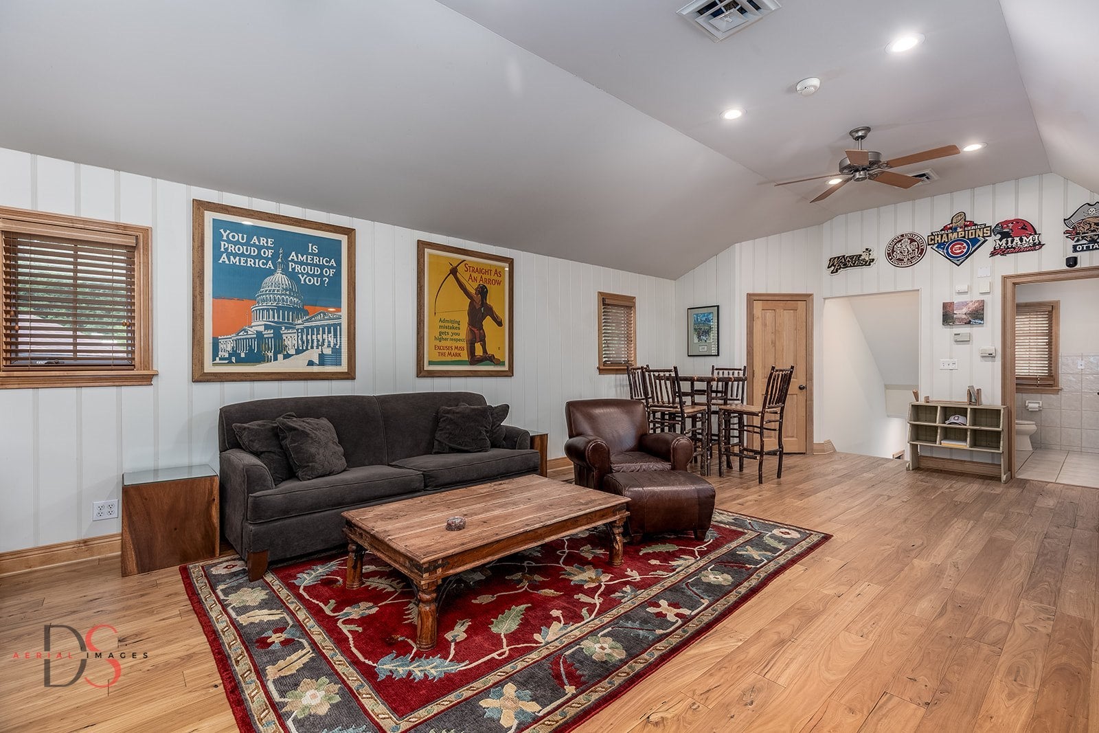 Ottawa, Illinois, 61350, United States, 4 Bedrooms Bedrooms, ,7 BathroomsBathrooms,Residential,Active,1953376