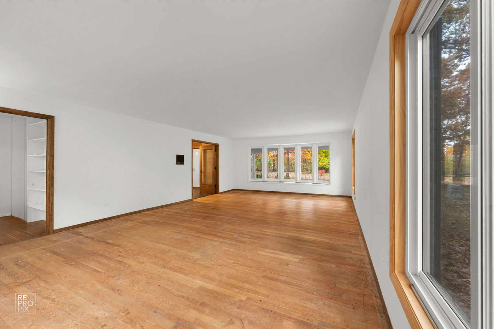 Wadsworth, Illinois, 60083, United States, 5 Bedrooms Bedrooms, ,6 BathroomsBathrooms,Residential,Active,1989775