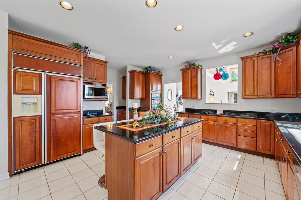 Libertyville, Illinois, 60048, United States, 4 Bedrooms Bedrooms, ,4 BathroomsBathrooms,Residential,Active,1943768