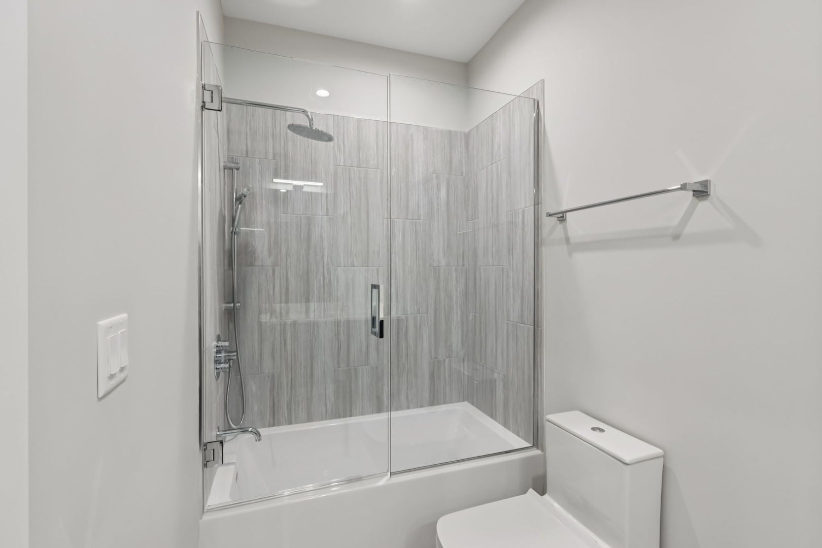 Northbrook, Illinois, 60062, United States, 6 Bedrooms Bedrooms, ,5 BathroomsBathrooms,Residential,Active,1995288