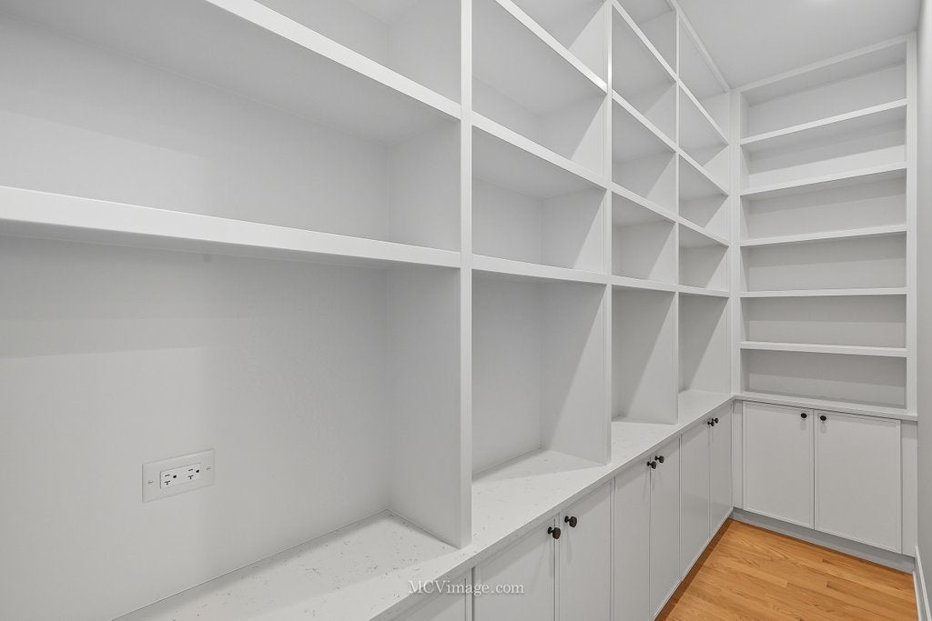 Lemont, Illinois, 60439, United States, 5 Bedrooms Bedrooms, ,6 BathroomsBathrooms,Residential,Active,1954005