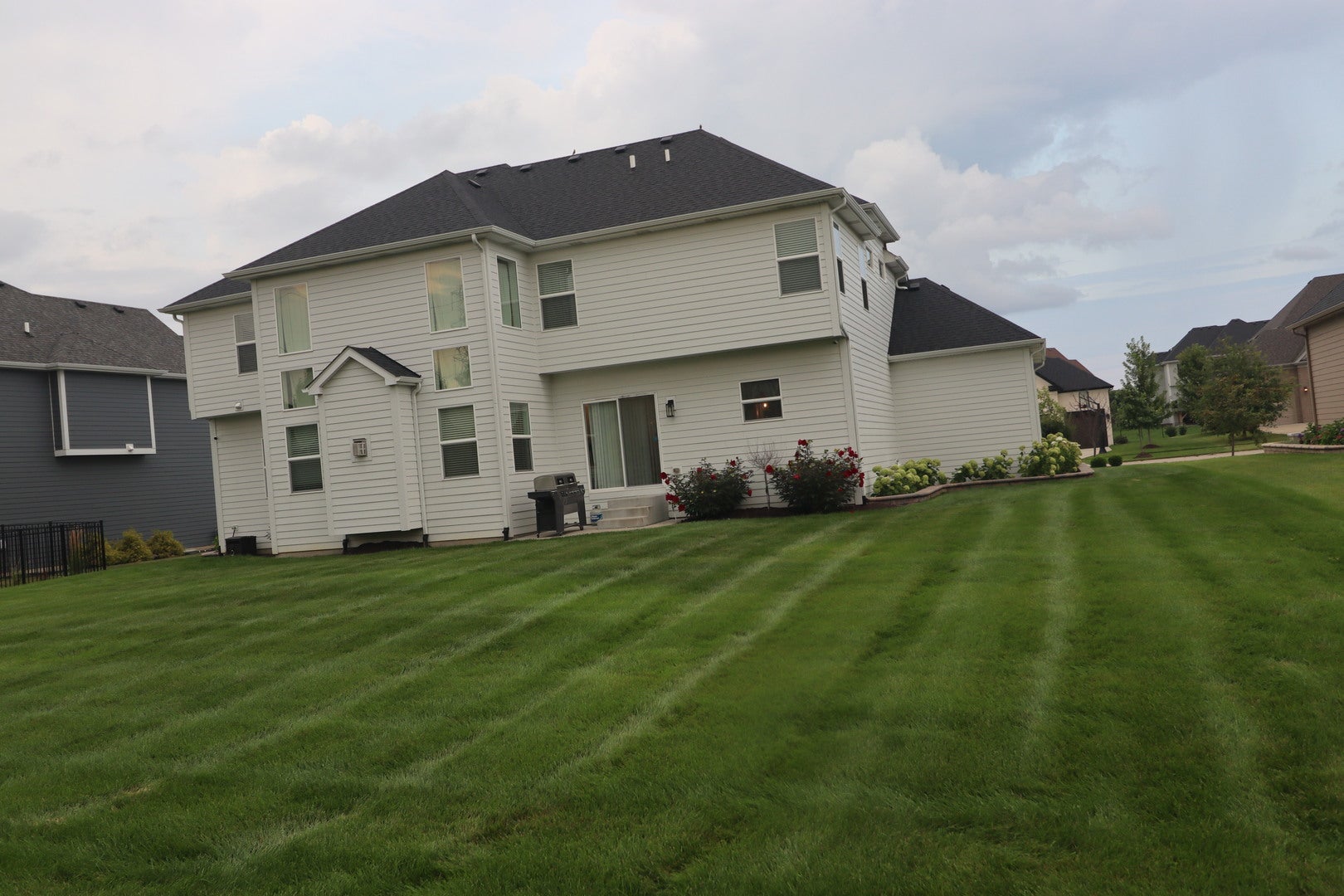 Naperville, Illinois, 60564, United States, 4 Bedrooms Bedrooms, ,3 BathroomsBathrooms,Residential,Active,1914808
