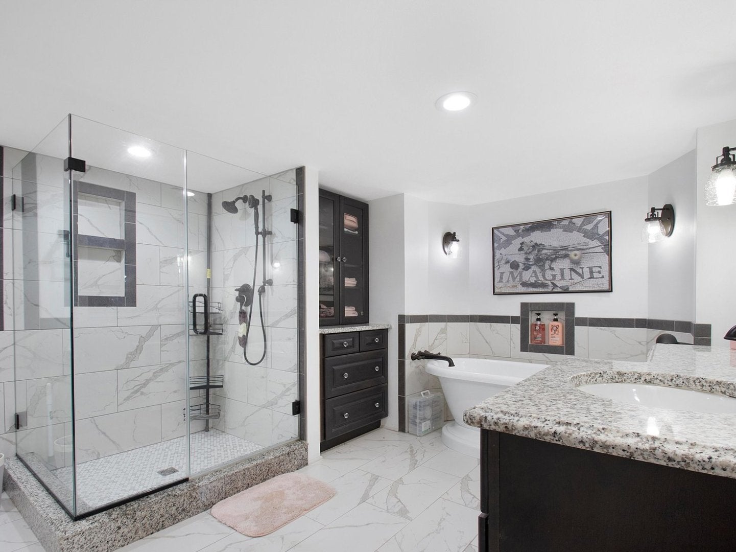 Rockford, Illinois, 61107, United States, 6 Bedrooms Bedrooms, ,7 BathroomsBathrooms,Residential,Active,1922304