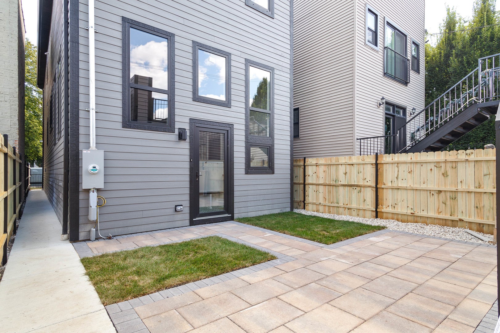 Chicago, Illinois, 60618, United States, 4 Bedrooms Bedrooms, ,5 BathroomsBathrooms,Residential,Active,1929682