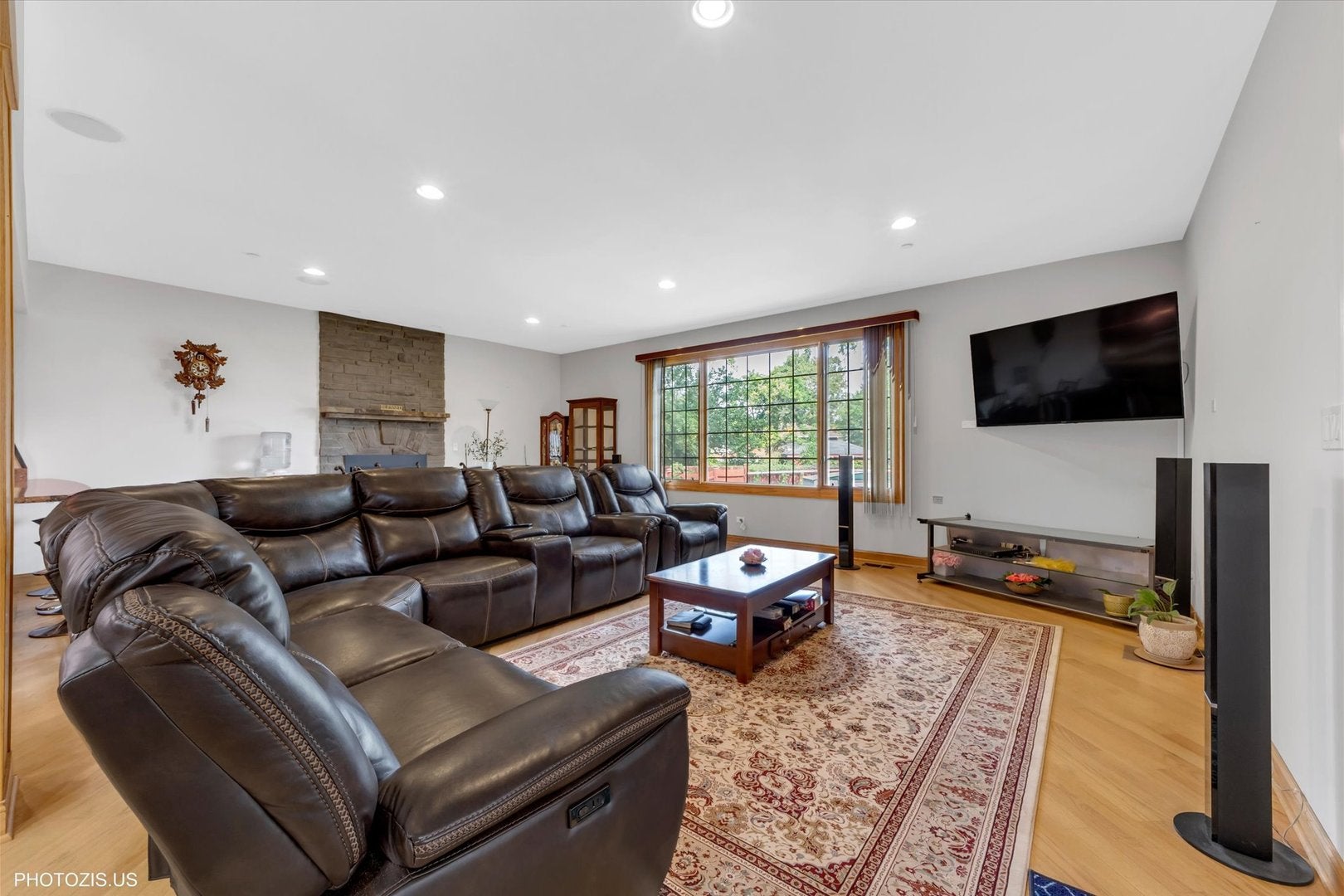 Des Plaines, Illinois, 60016, United States, 5 Bedrooms Bedrooms, ,7 BathroomsBathrooms,Residential,Active,1967112