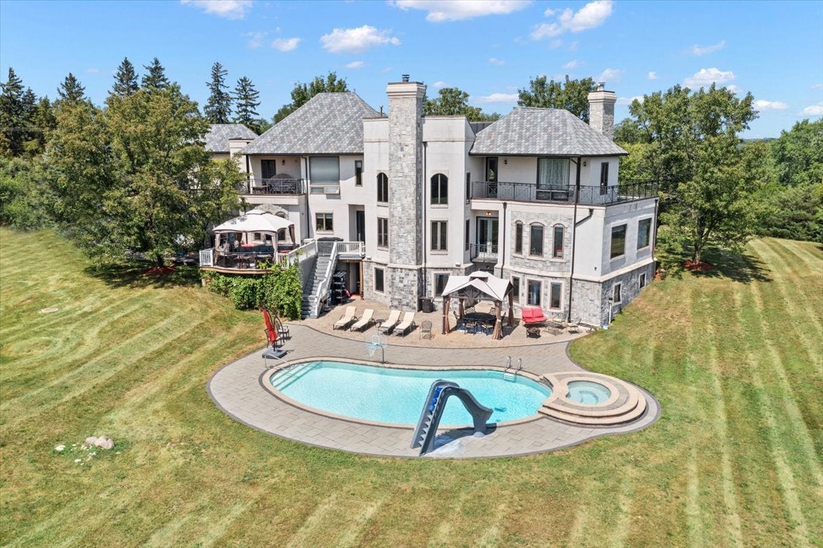 Barrington, Illinois, 60010, United States, 5 Bedrooms Bedrooms, ,7 BathroomsBathrooms,Residential,Active,1914793