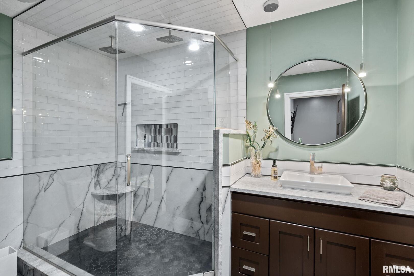 Geneseo, Illinois, 61254, United States, 3 Bedrooms Bedrooms, ,3 BathroomsBathrooms,Residential,Active,2011424