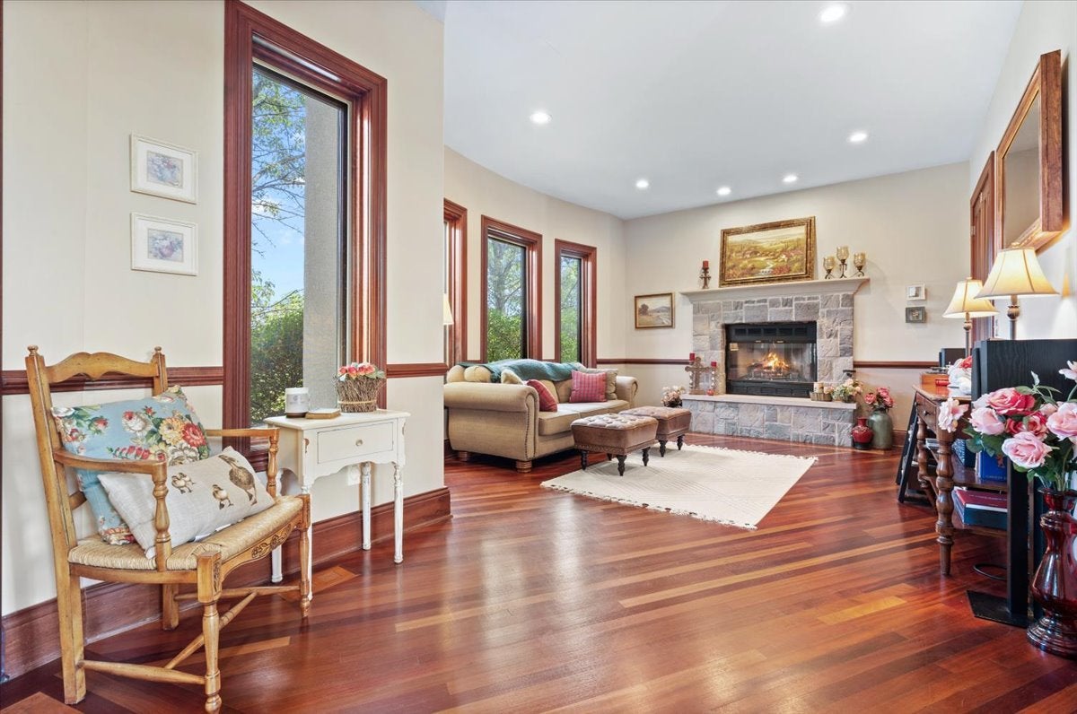 Barrington, Illinois, 60010, United States, 5 Bedrooms Bedrooms, ,7 BathroomsBathrooms,Residential,Active,1914793