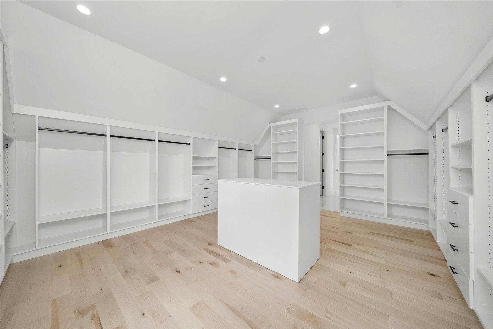 Burr Ridge, Illinois, 60527, United States, 6 Bedrooms Bedrooms, ,6 BathroomsBathrooms,Residential,Active,1929664