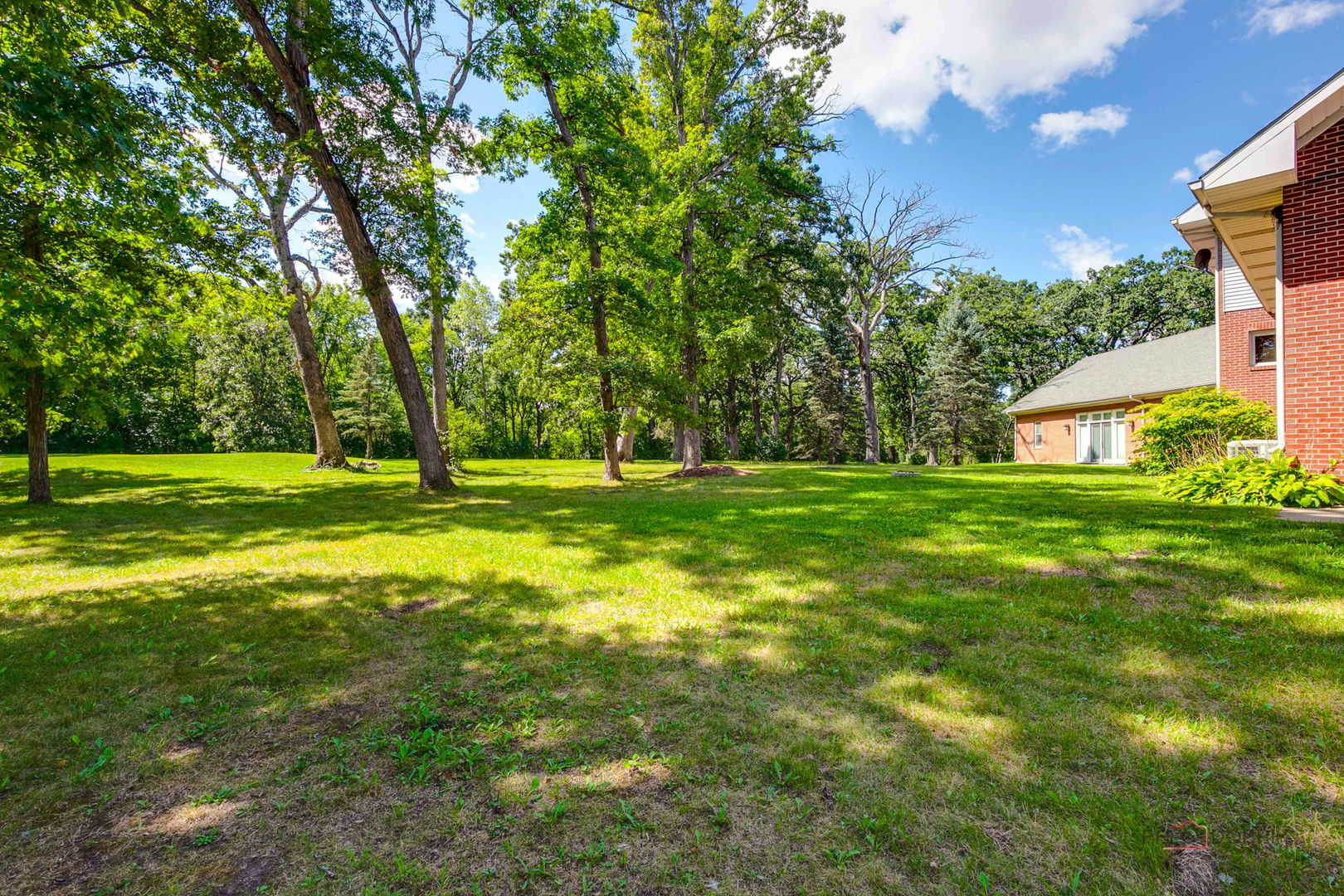 Mundelein, Illinois, 60060, United States, 4 Bedrooms Bedrooms, ,5 BathroomsBathrooms,Residential,Active,1934797