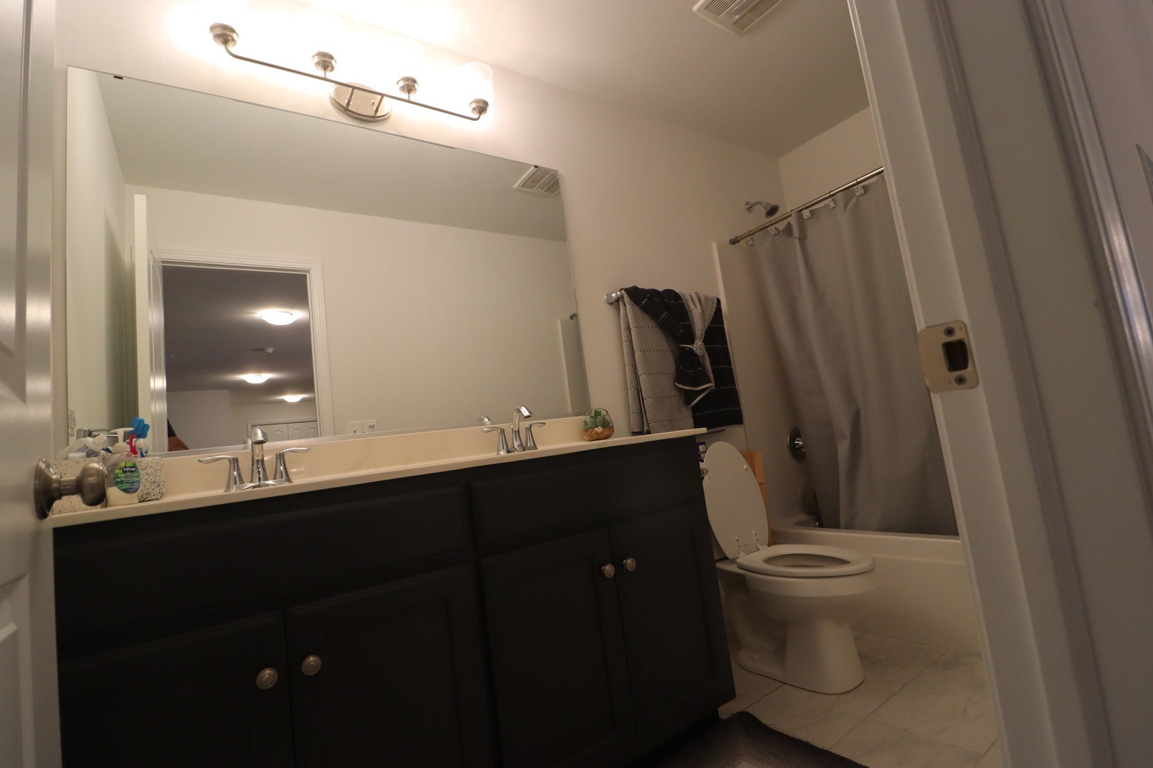 Naperville, Illinois, 60564, United States, 4 Bedrooms Bedrooms, ,3 BathroomsBathrooms,Residential,Active,1914808