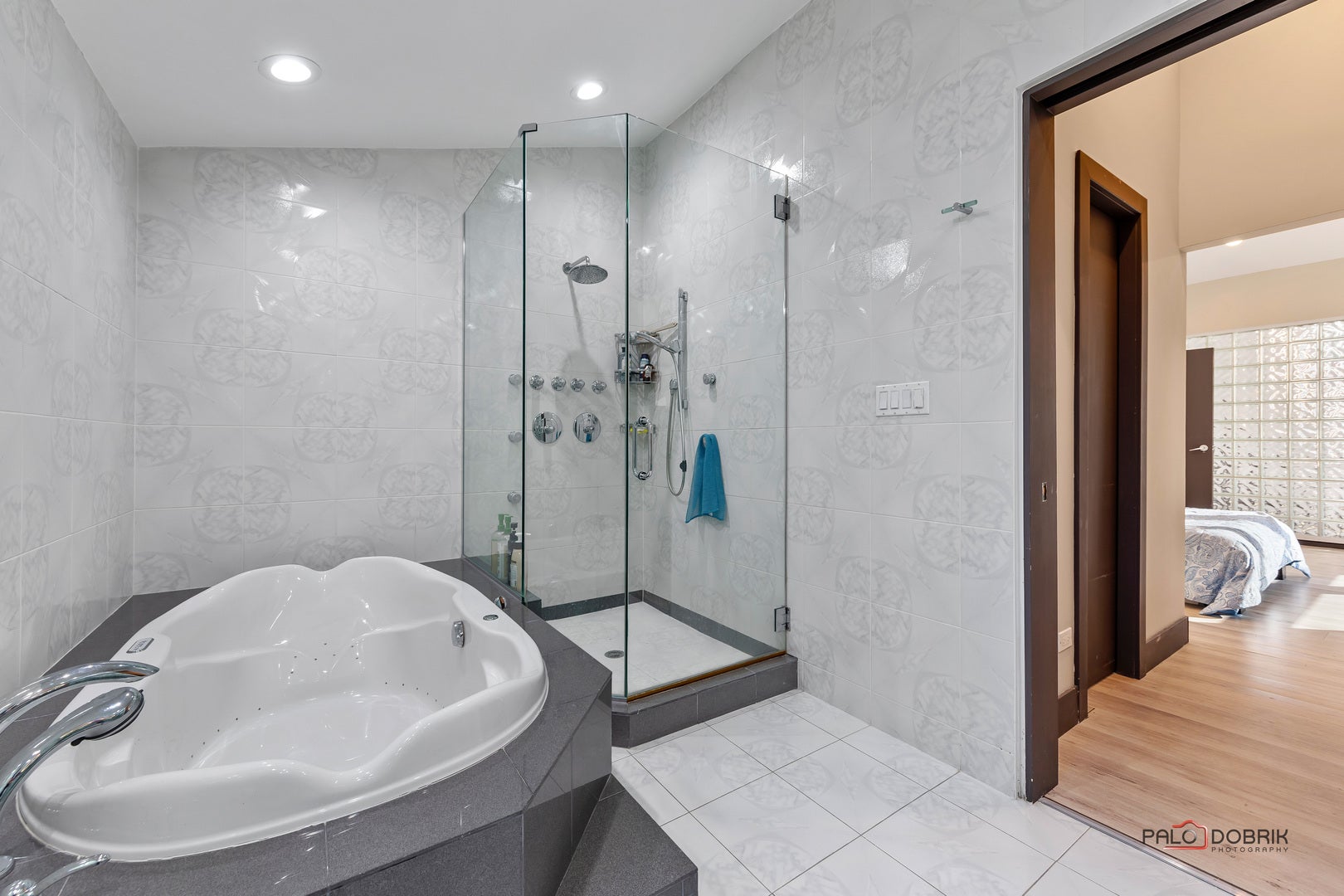 Northbrook, Illinois, 60062, United States, 6 Bedrooms Bedrooms, ,6 BathroomsBathrooms,Residential,Active,1929464