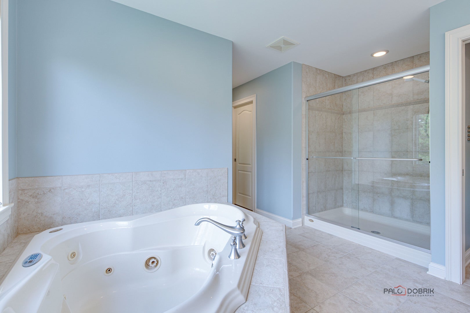 Libertyville, Illinois, 60048, United States, 5 Bedrooms Bedrooms, ,5 BathroomsBathrooms,Residential,Active,1900216